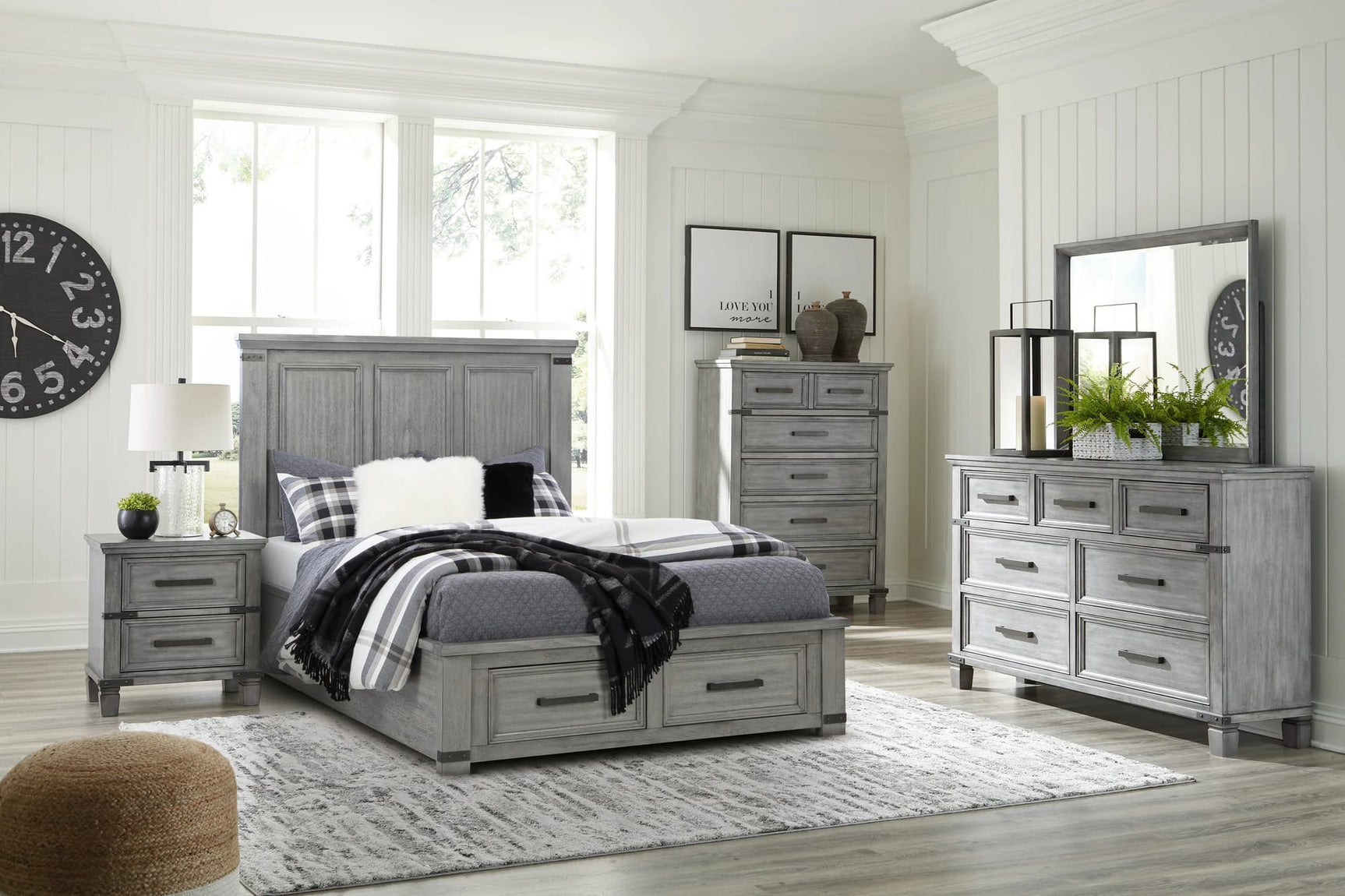 Russelyn Gray Storage Platform Bedroom Set