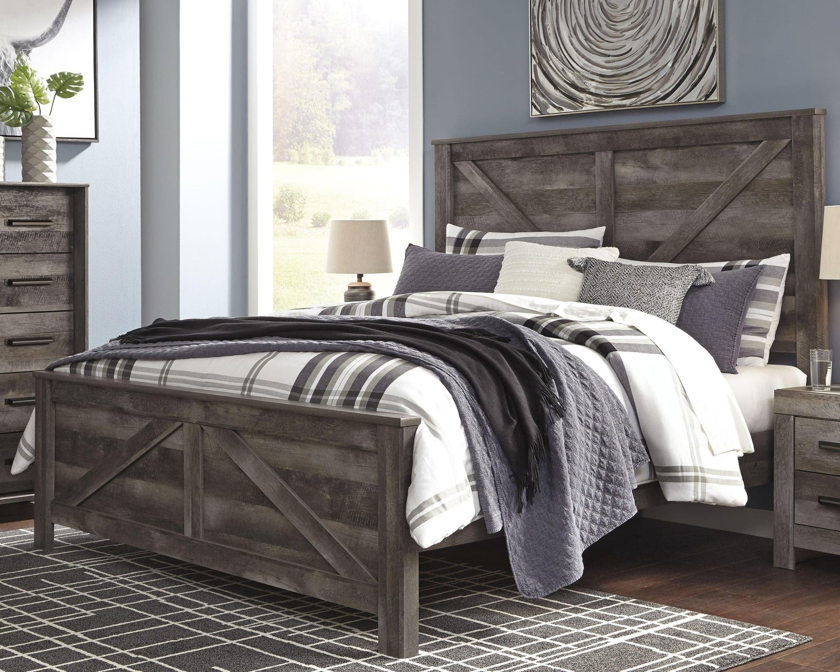 Wynnlow Gray King Crossbuck Panel Bed - Ella Furniture