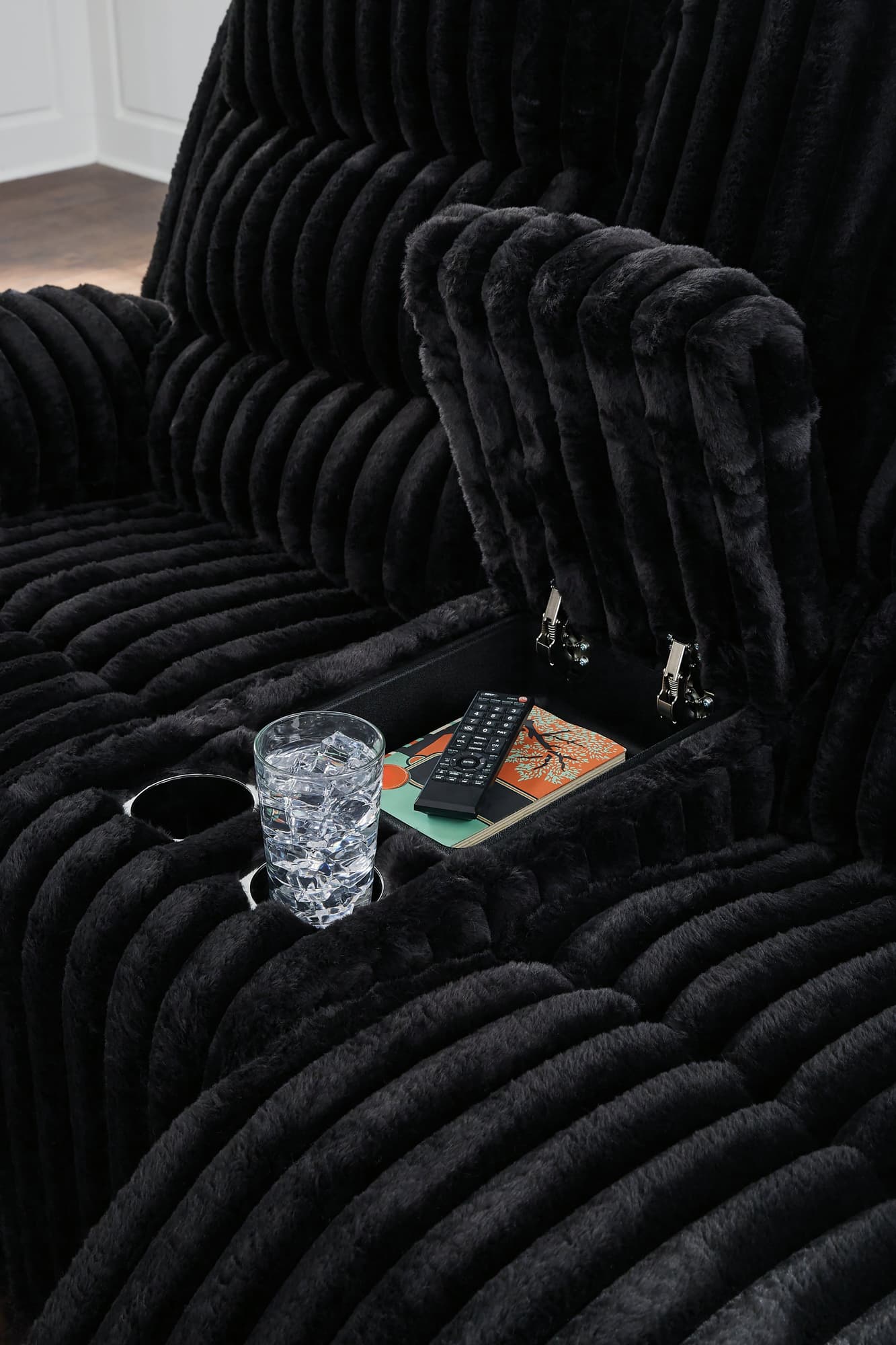 Rhine Onyx Falls Sofa and Loveseat
