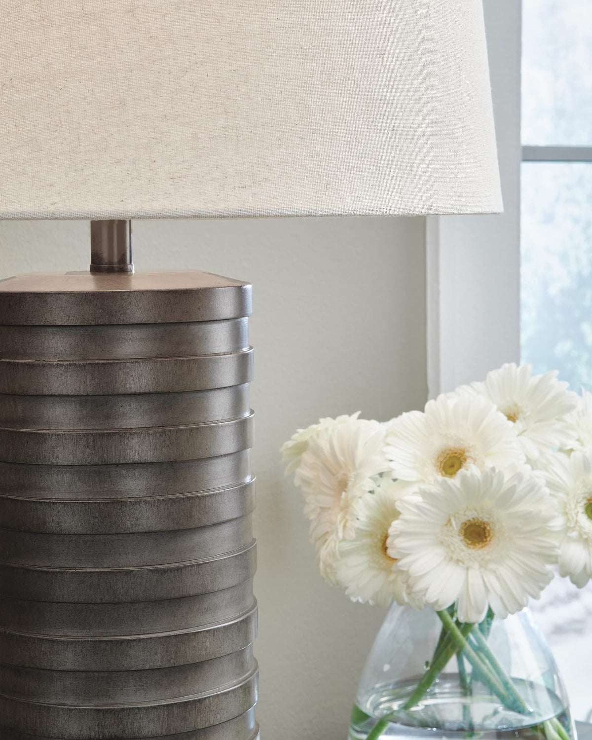 Neilett Antique Brown Table Lamp (Set of 2) — detail view