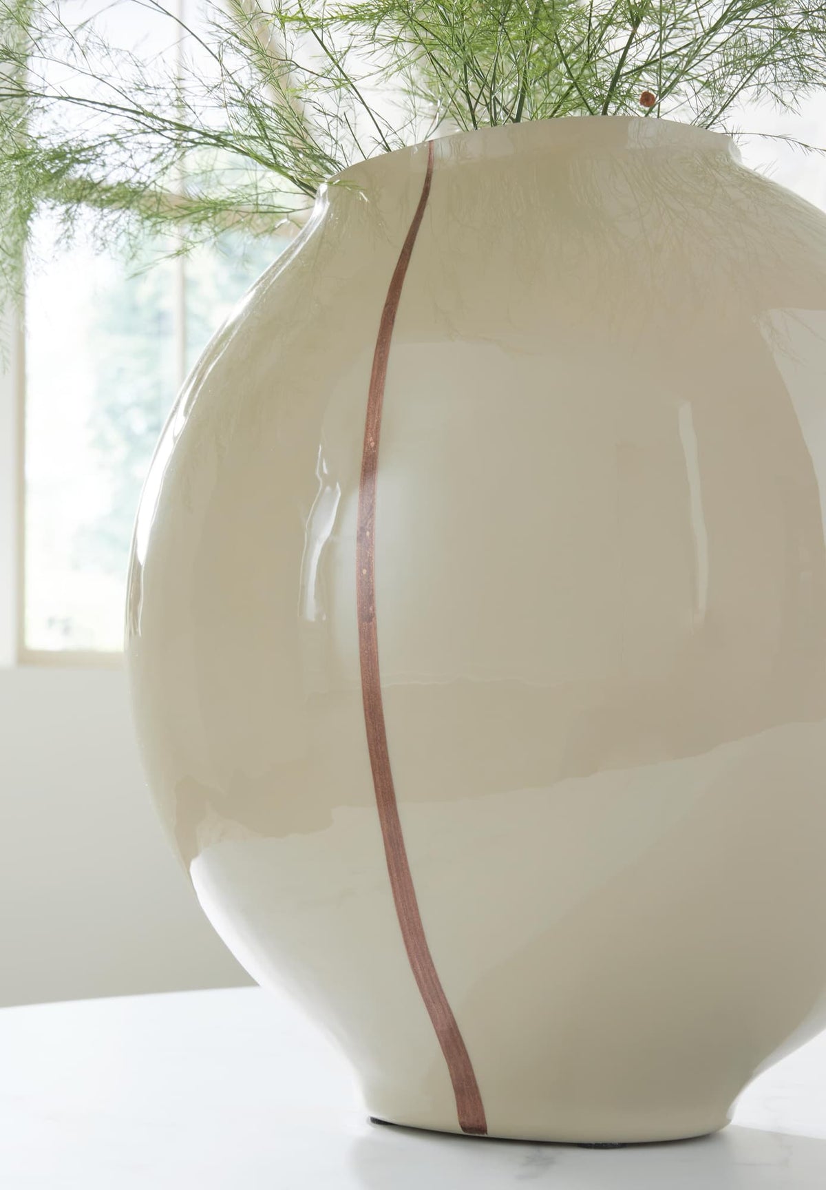 Sheabourne Cream Round Glass Vase — detail view