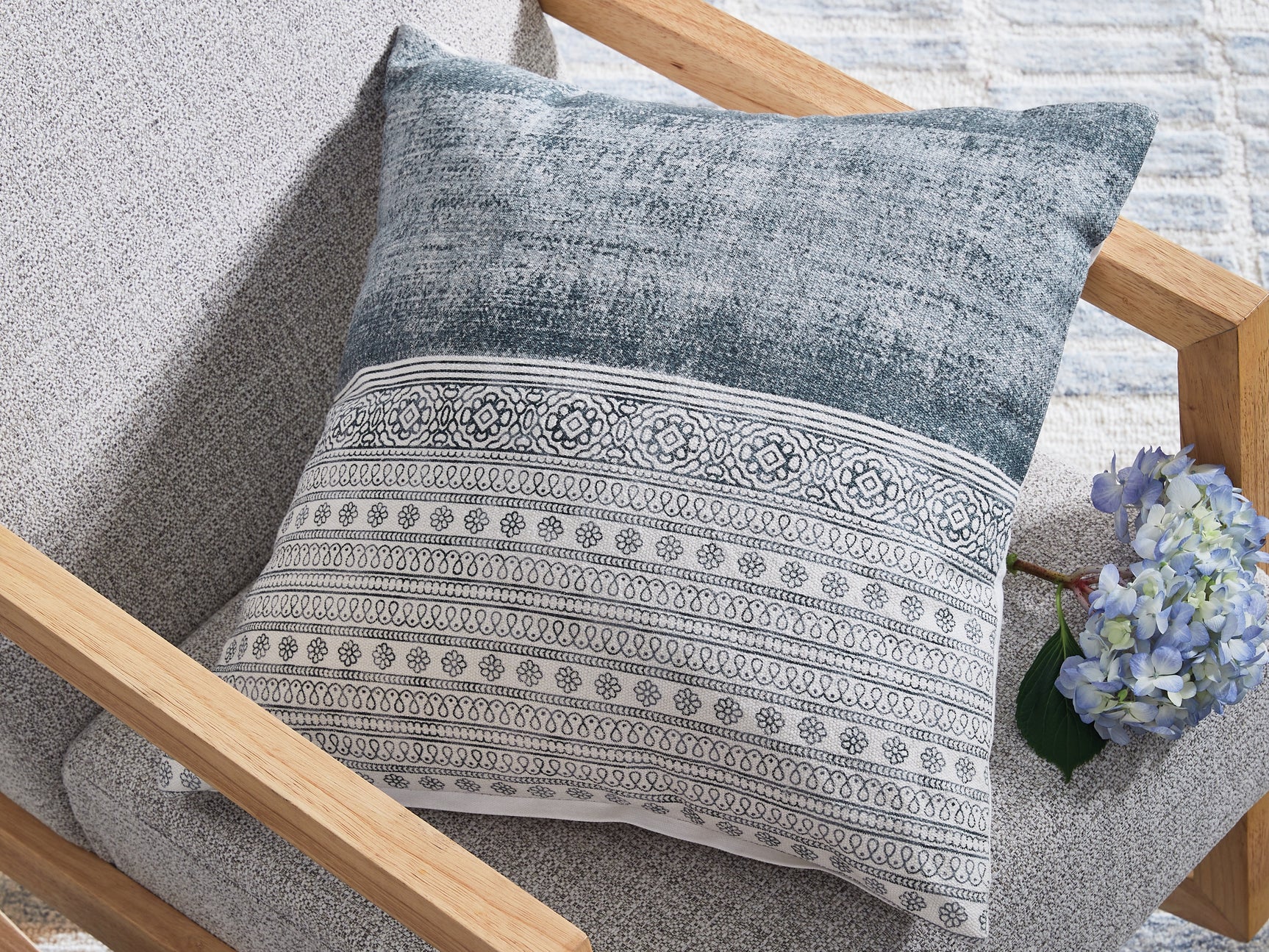 Harperville Blue/White Pillow (Set of 4)