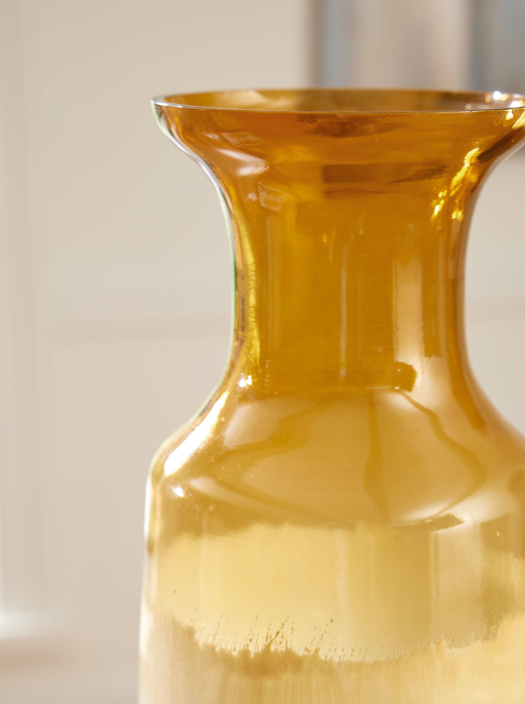 Wynburg White/Amber Vase
