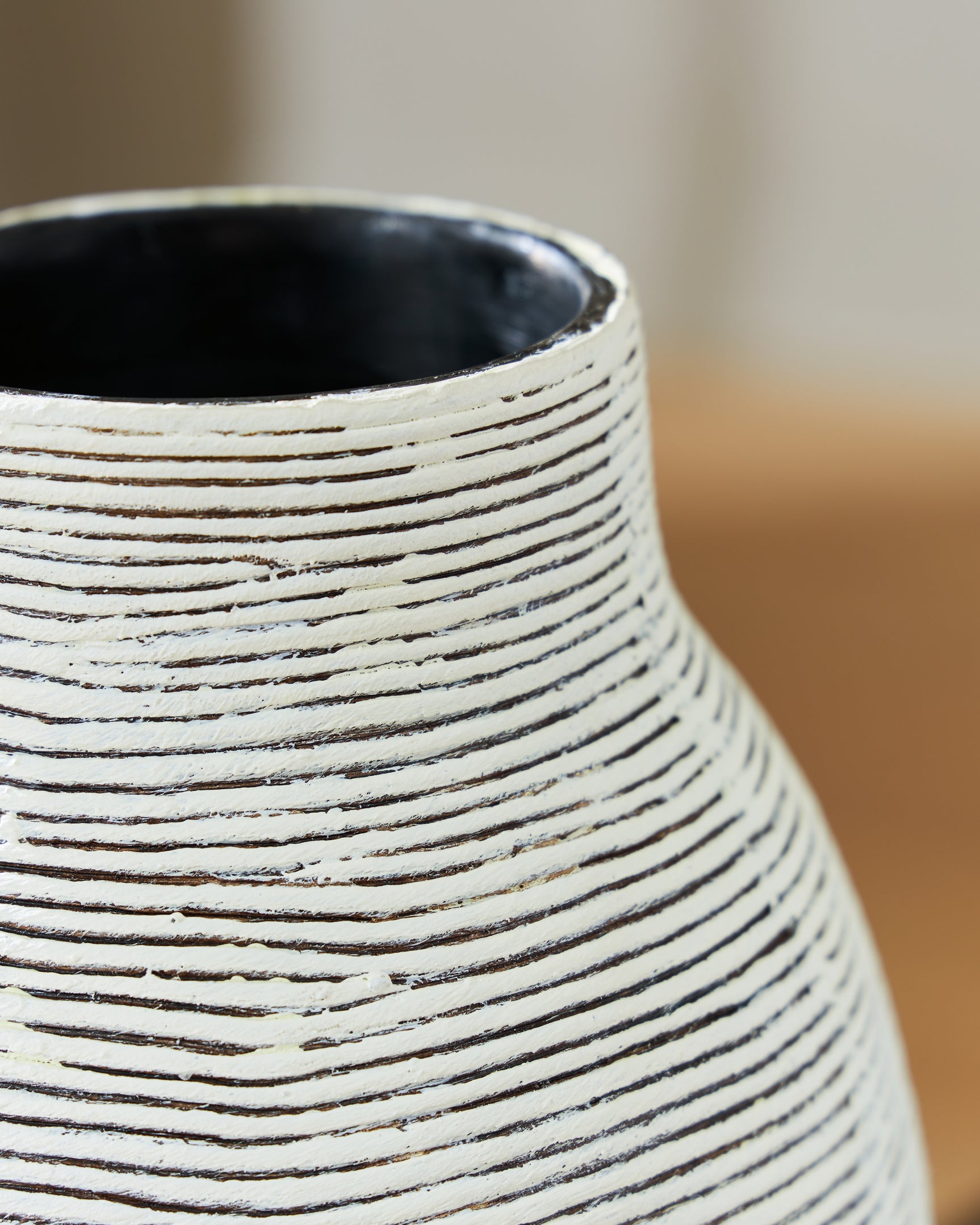 Girtha Antique White/Black Vase