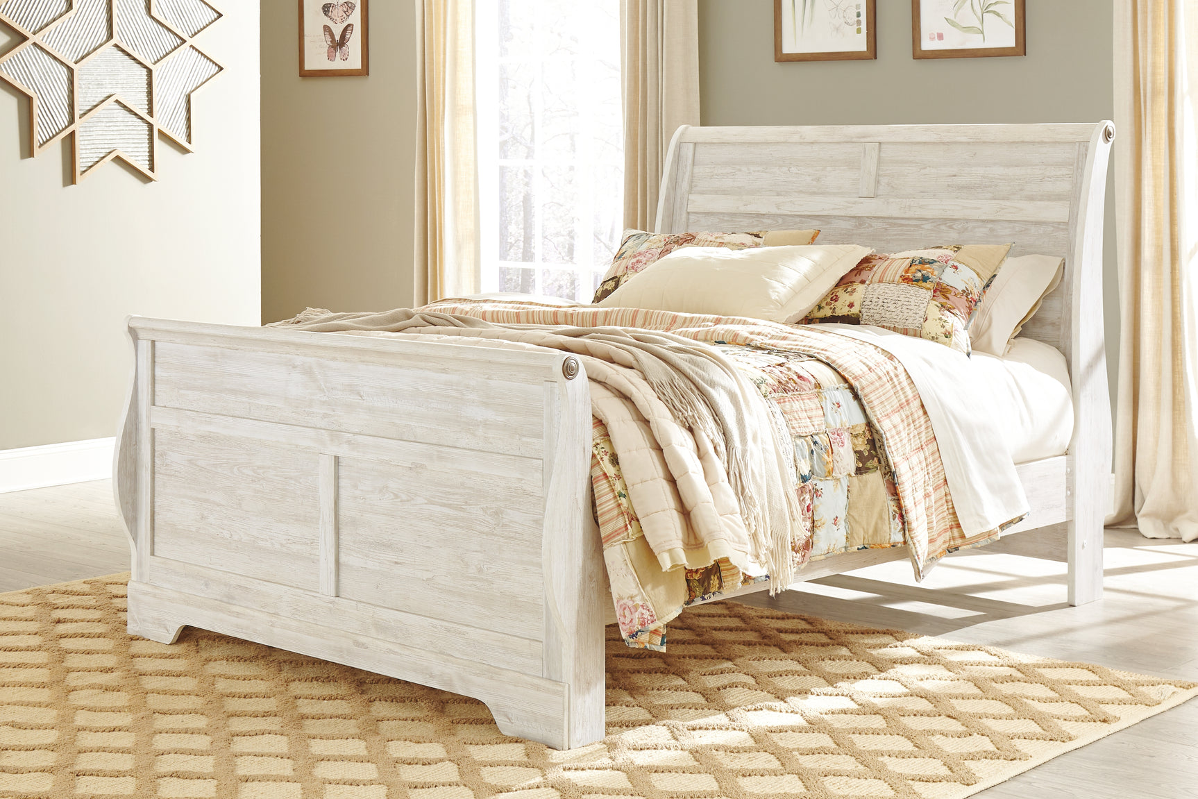 Willowton Whitewash King Sleigh Bed