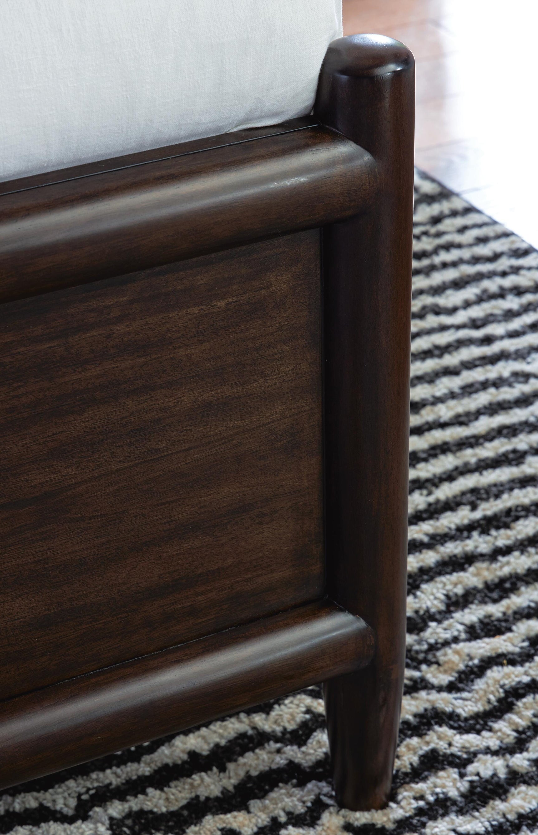 Dantenton Merlot Queen Panel Bed