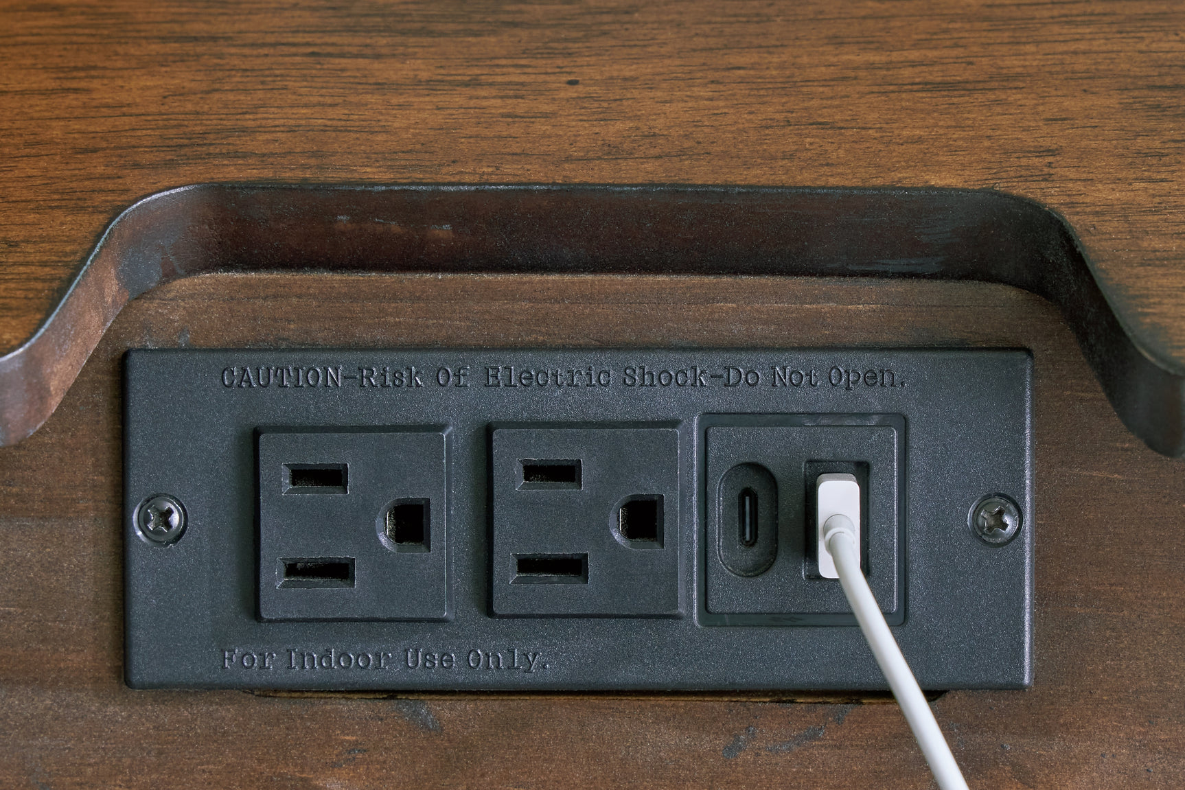 Lyncott Brown Upholstered 4-Piece Panel Bedroom Set