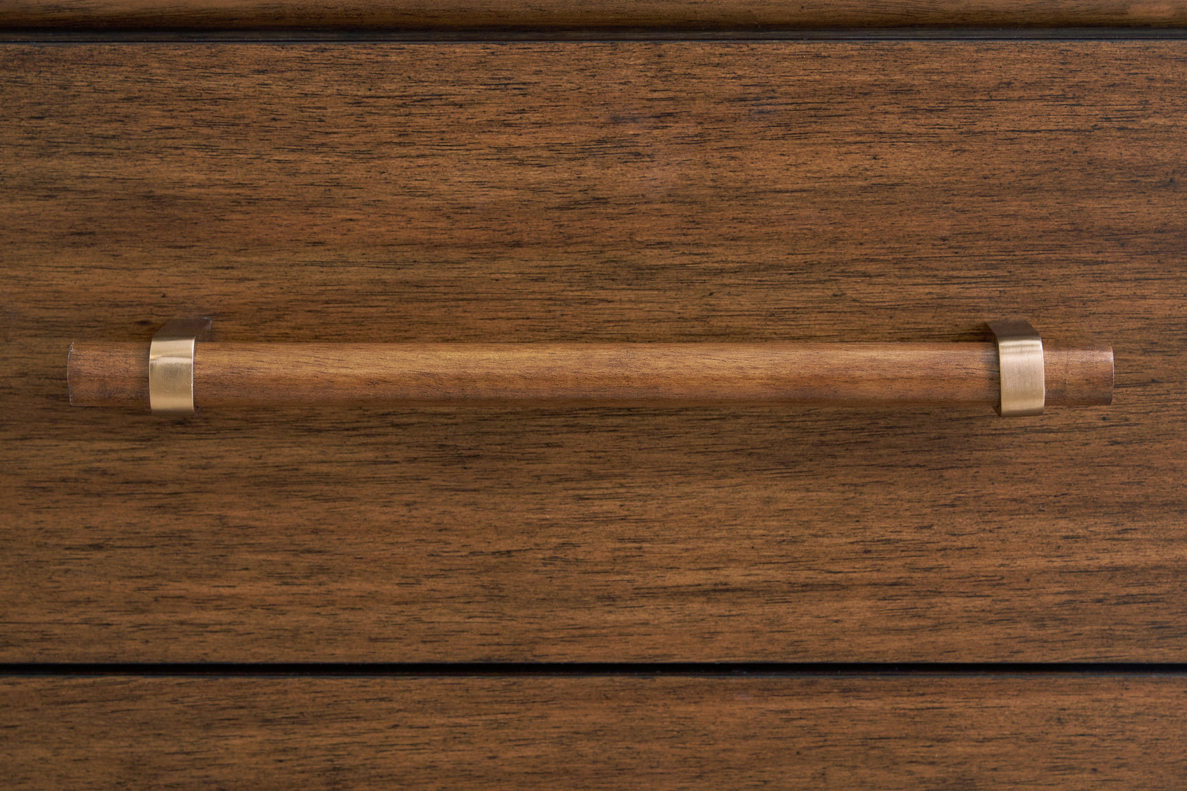 Lyncott Brown Upholstered 4-Piece Panel Bedroom Set