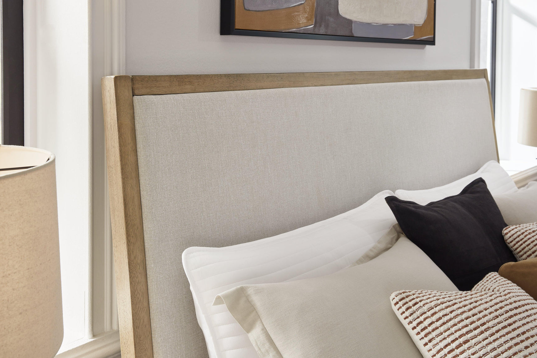 Tomtyn Light Brown Queen Upholstered Bed