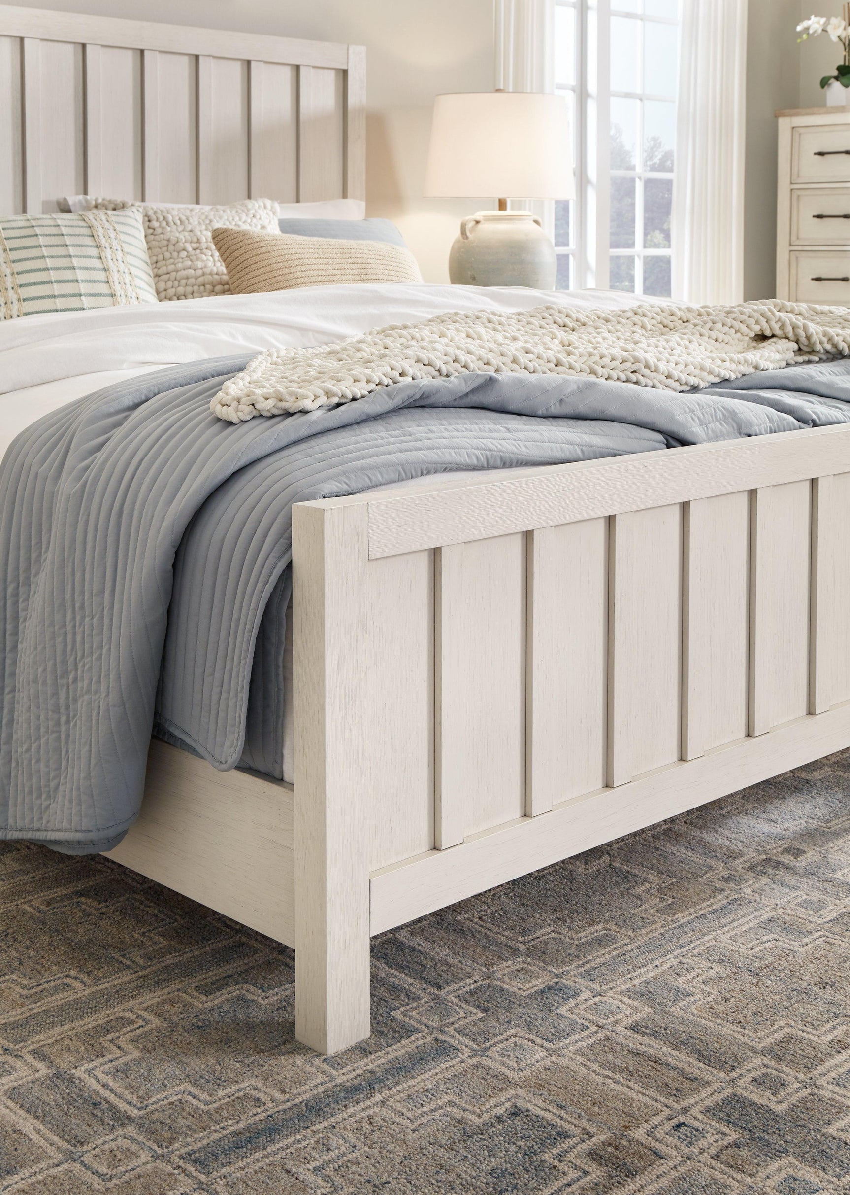 Shaybrock Antique White Queen Panel Bed