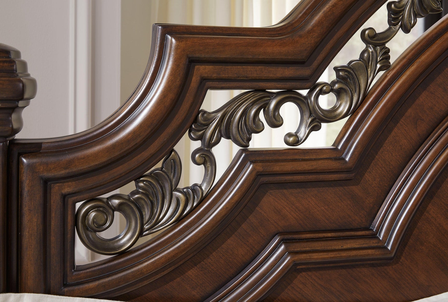Lavinton Brown Queen Poster Bed with Ornate Headboard