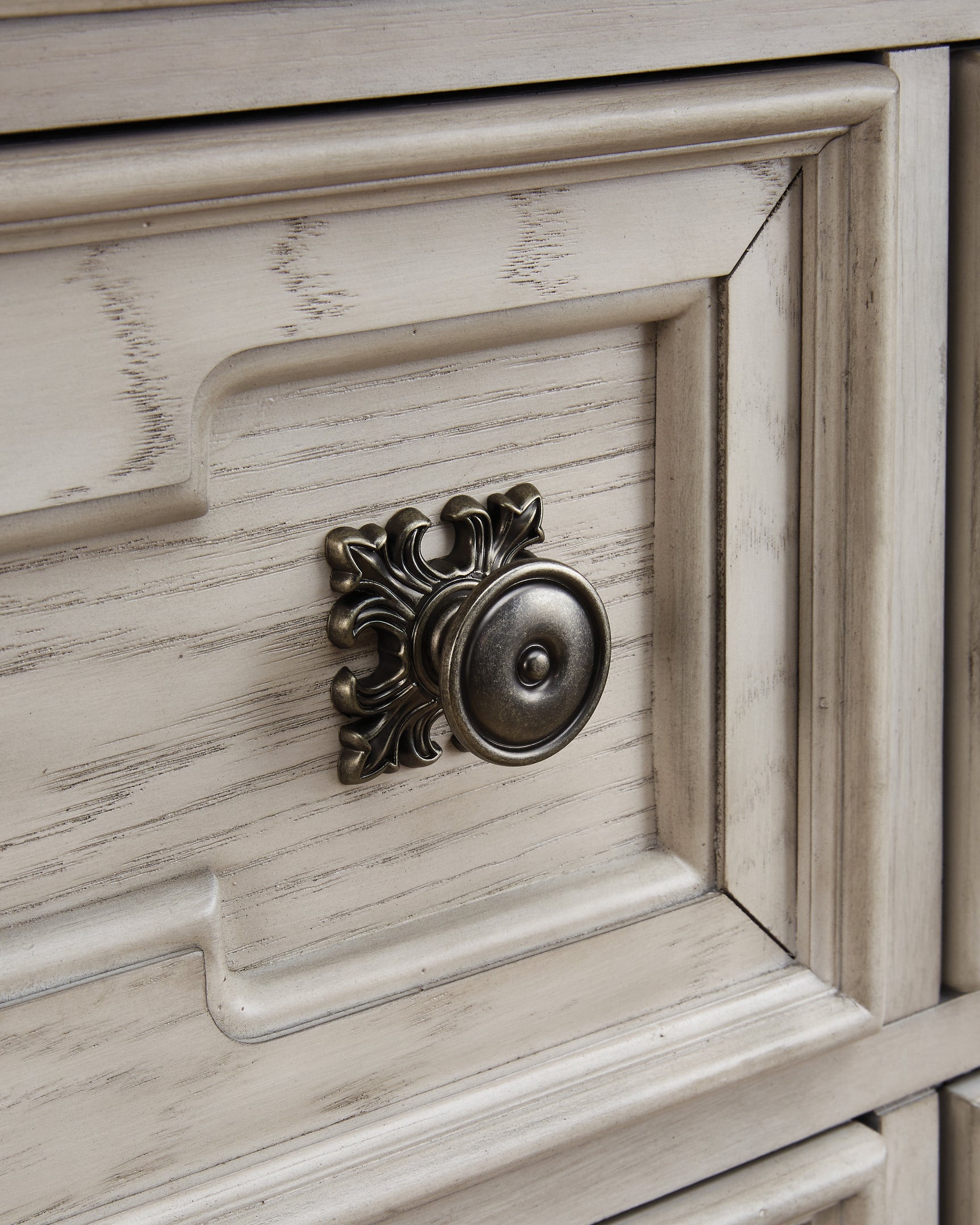 Bruchandi Antique White Dresser