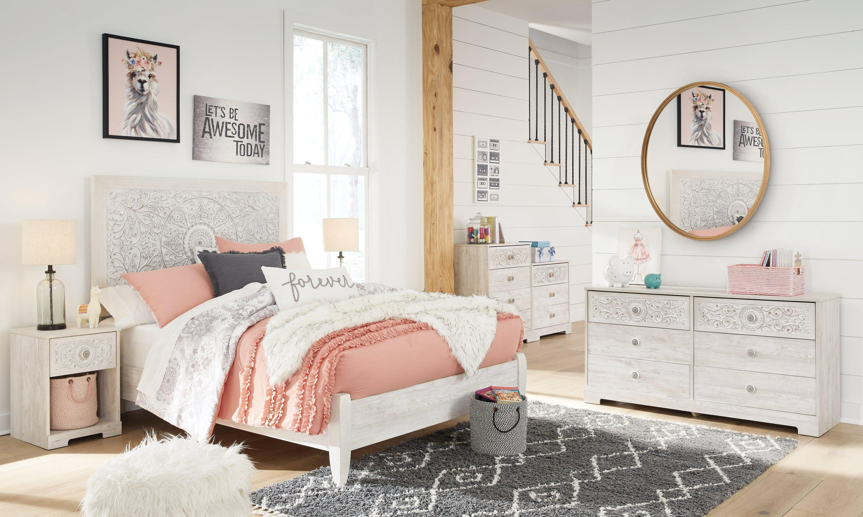 Paxberry Traditional Whitewash 6-Drawer Dresser