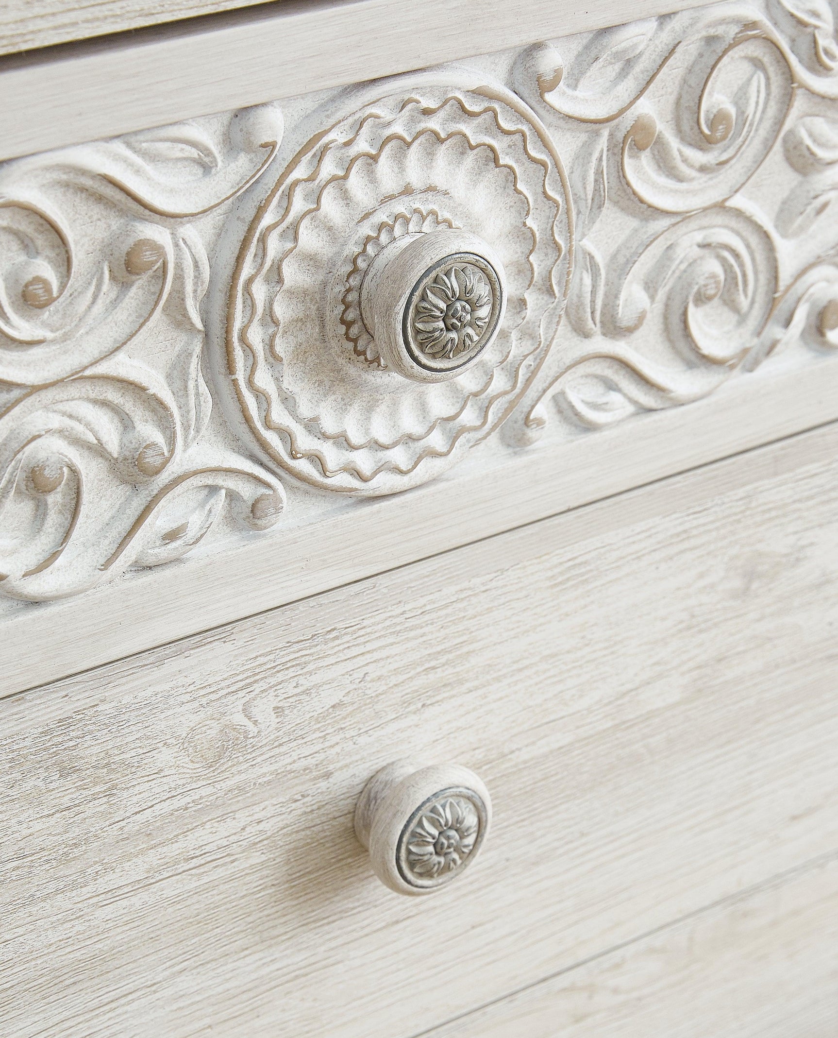 Paxberry Traditional Whitewash 6-Drawer Dresser