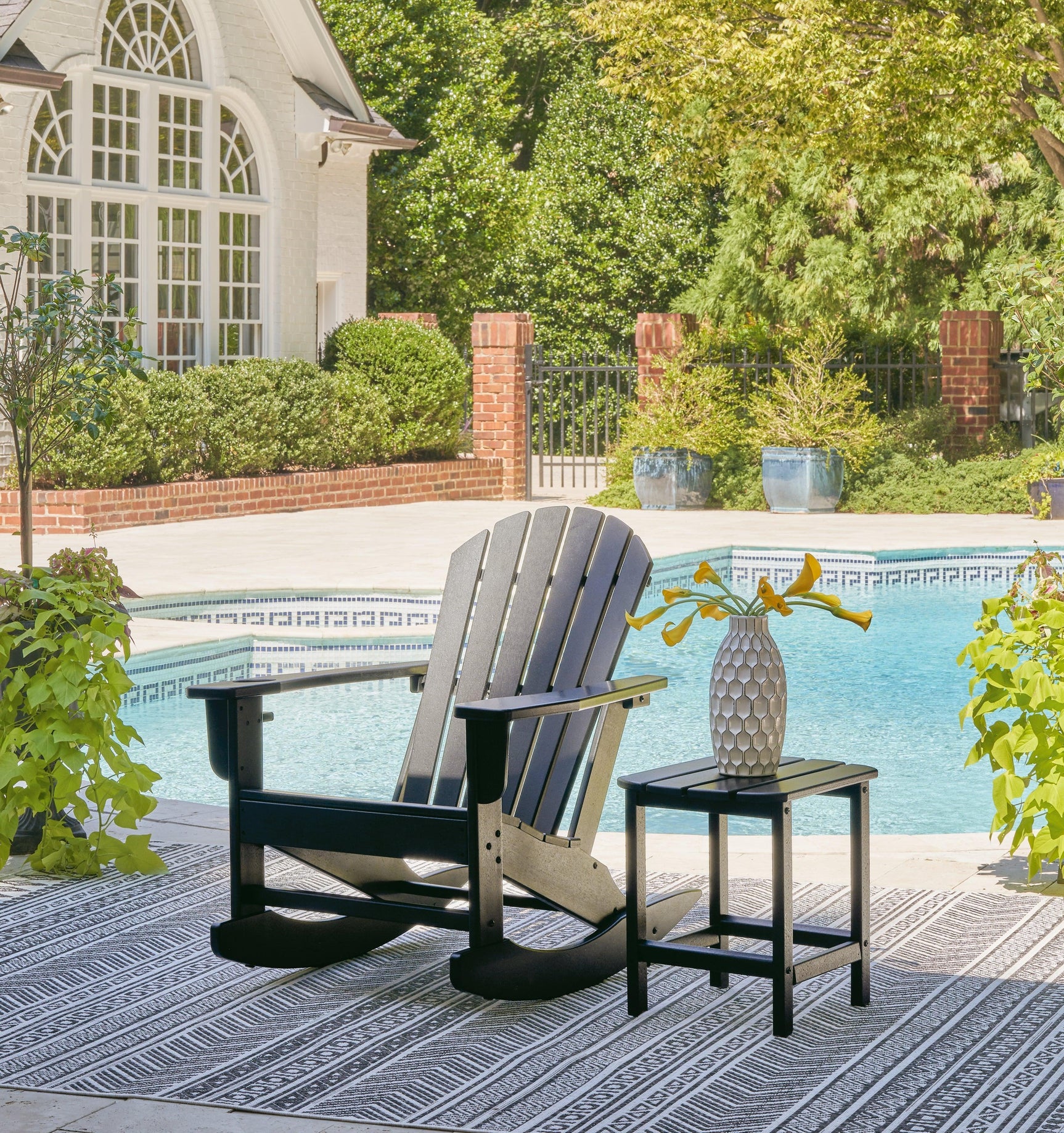 Sundown Black Treasure Outdoor Chair With End Table