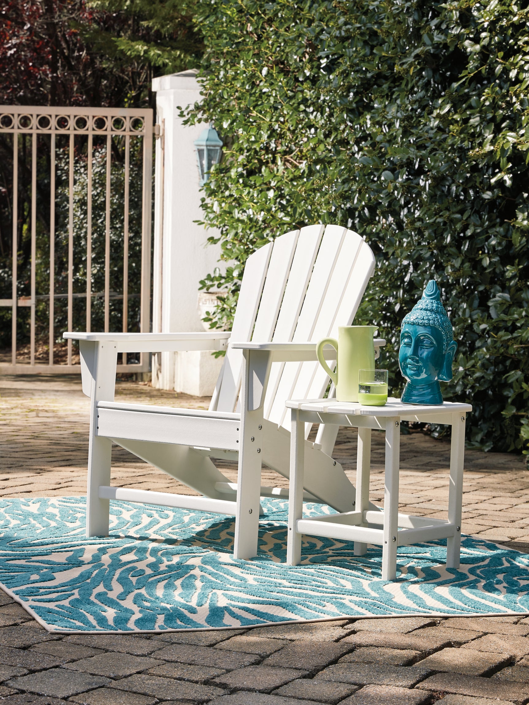 Sundown White Treasure Outdoor Chair with End Table