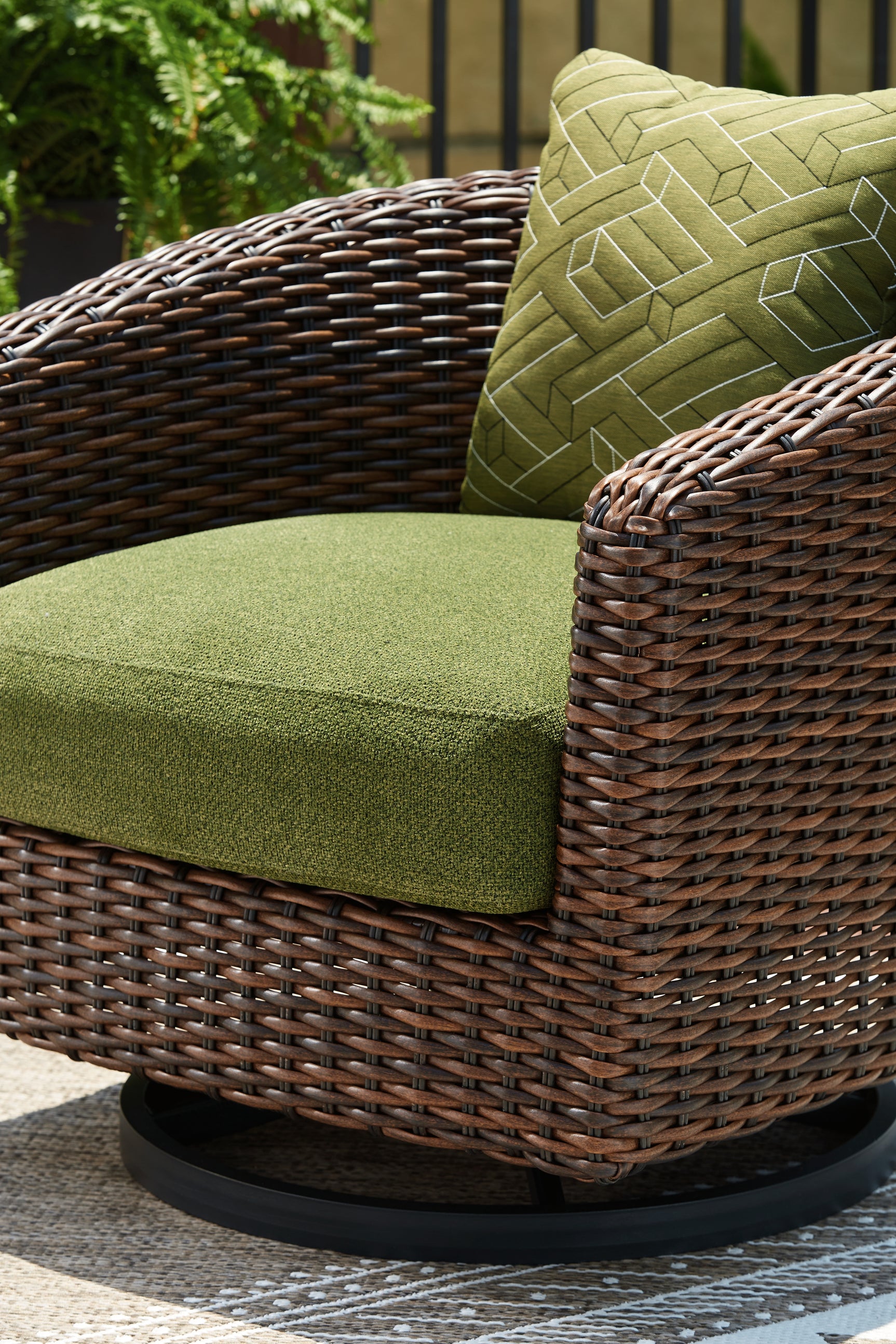 Horizon Brown/Green Hall 2 Lounge Chairs with End Table