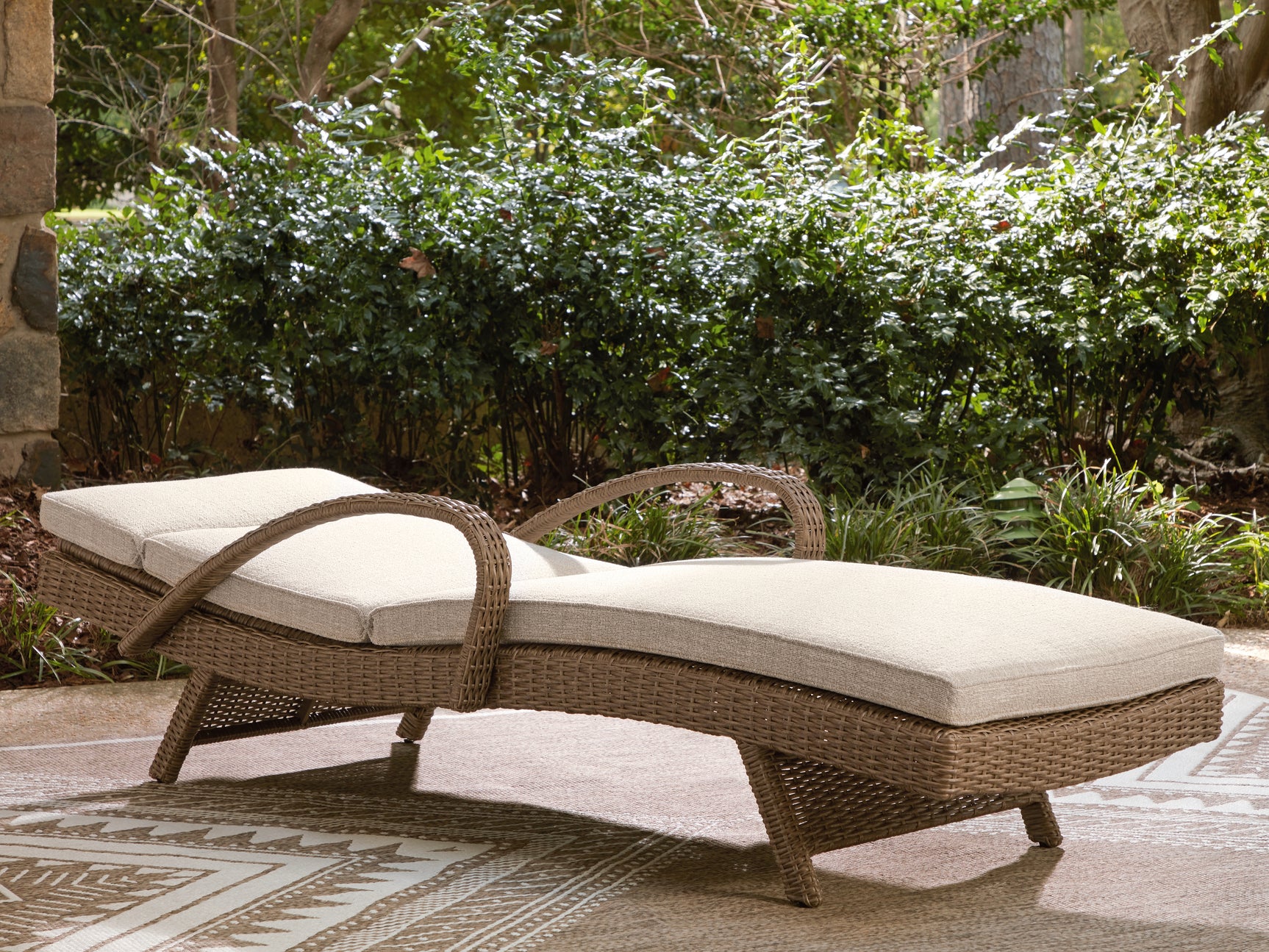 Laguna Heights Beige Chaise Lounge with Cushion