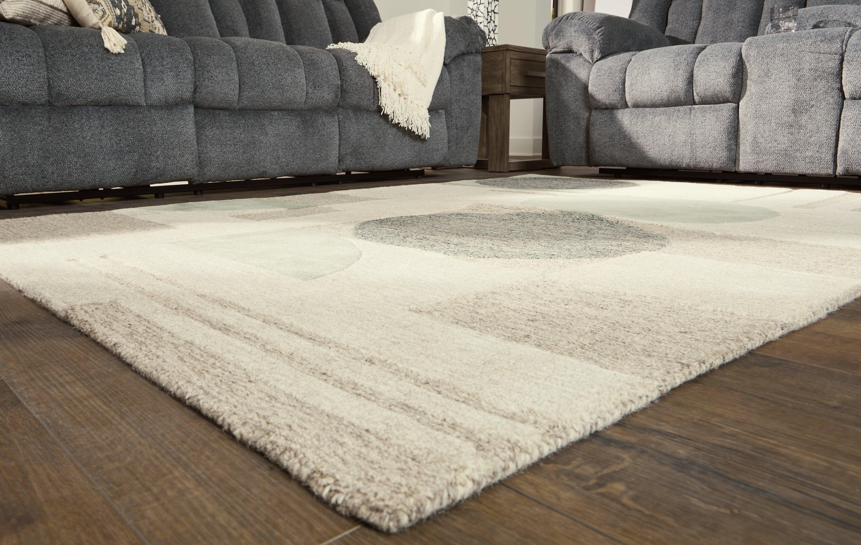 Dallane Linen Blue Green 5' x 7' Hand-Tufted Wool Rug