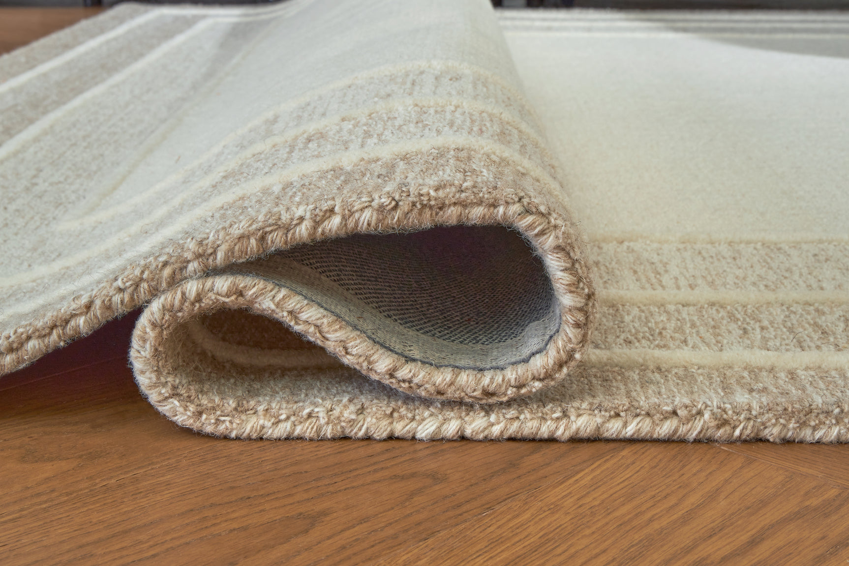 Teelgan Ivory/Tan Medium Rug