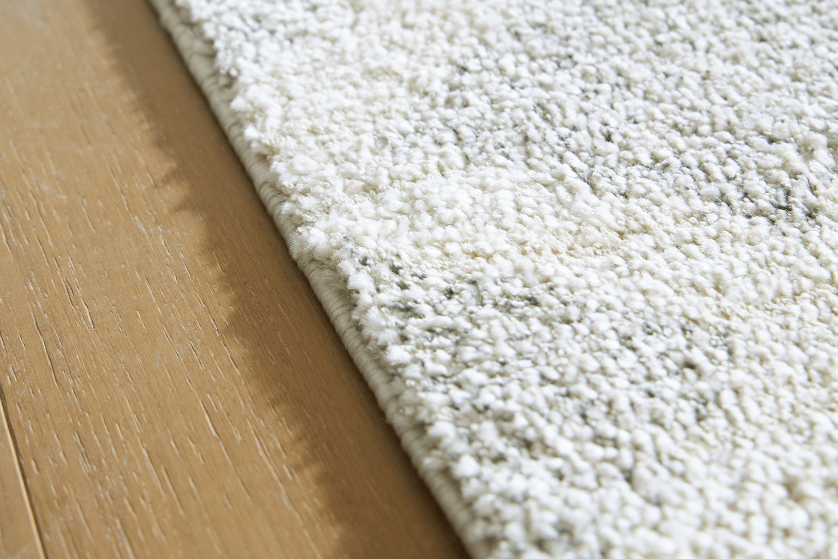 Unawick Gray/Ivory Medium Rug