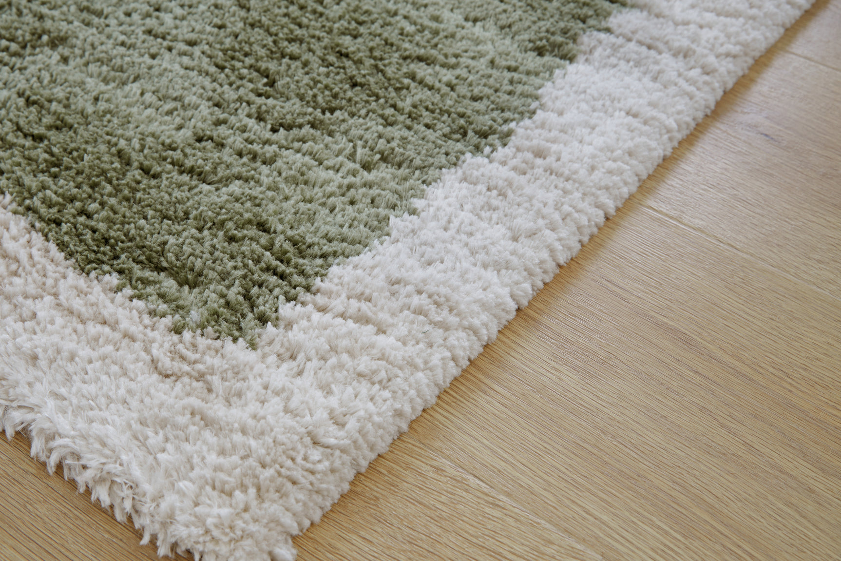 Anburgh Green/Gray/Ivory Large Rug