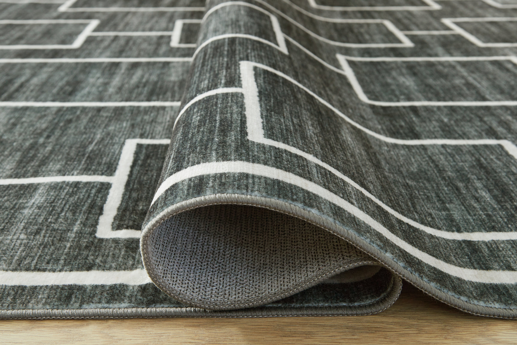Elderland Black/Gray Washable 5' x 7' Area Rug