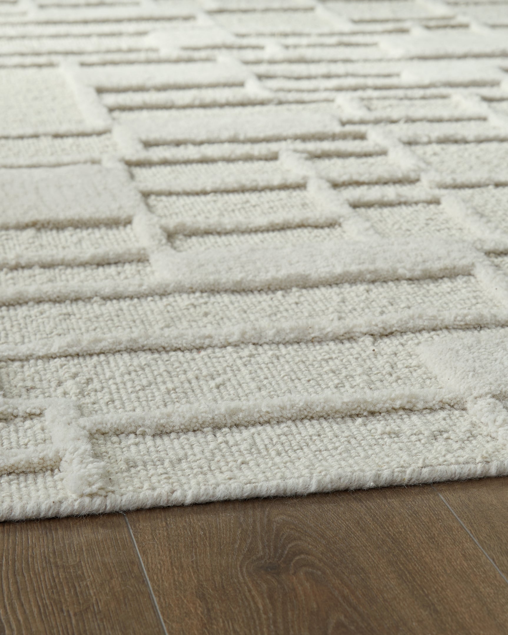 Empriss Ivory 5' x 7' Area Rug