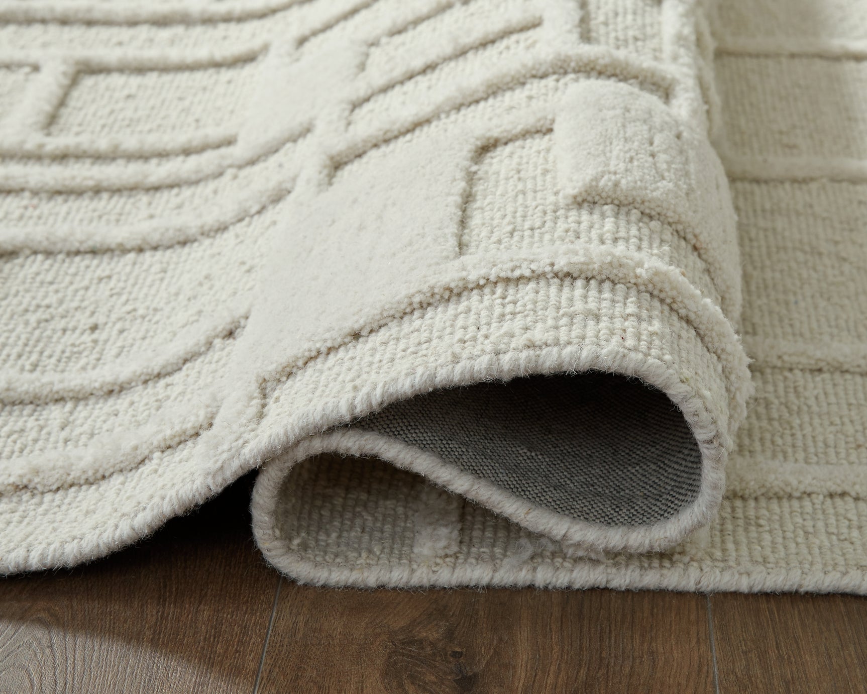 Empriss Ivory 5' x 7' Area Rug