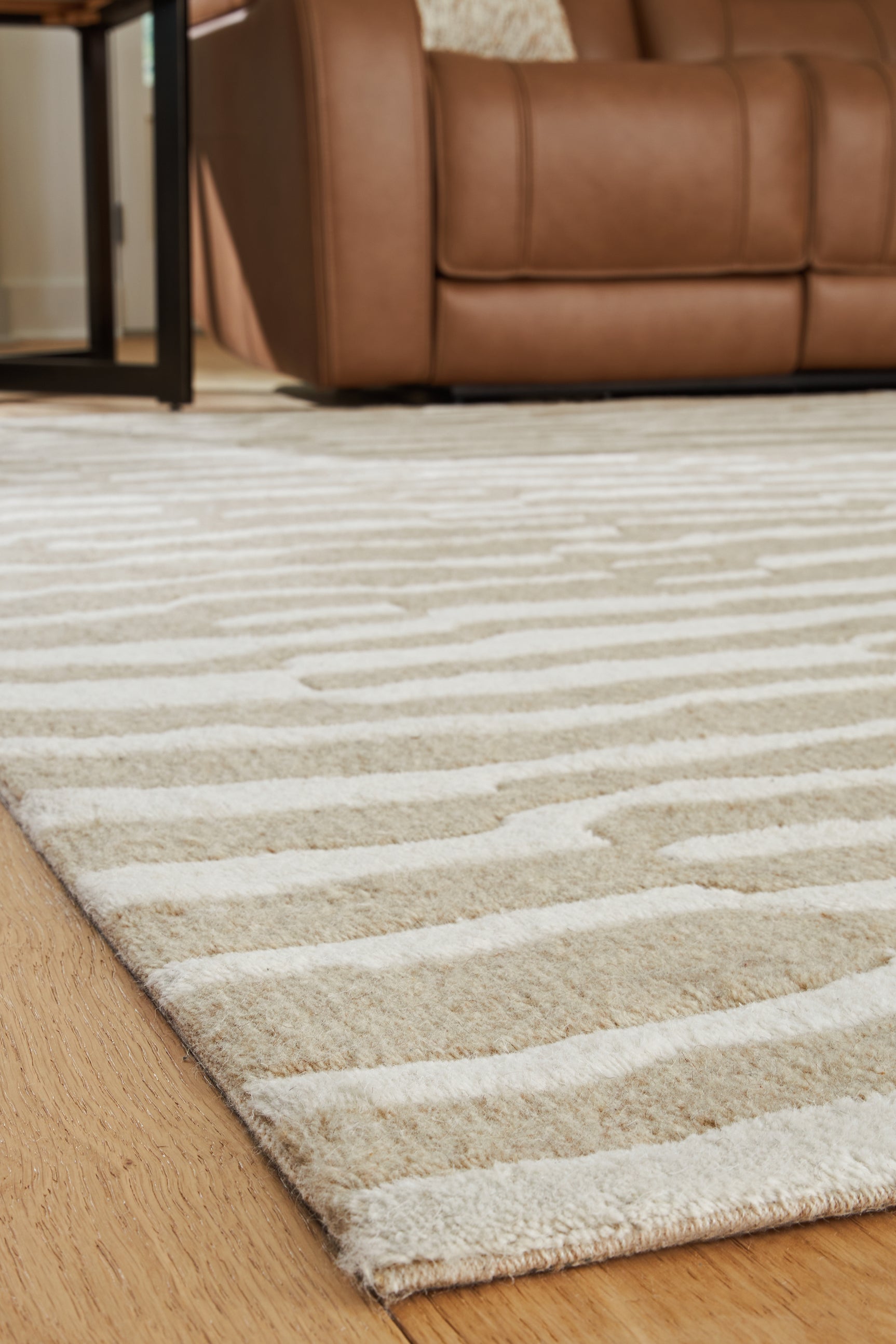 Corrbell Beige/White 5' x 7' Area Rug