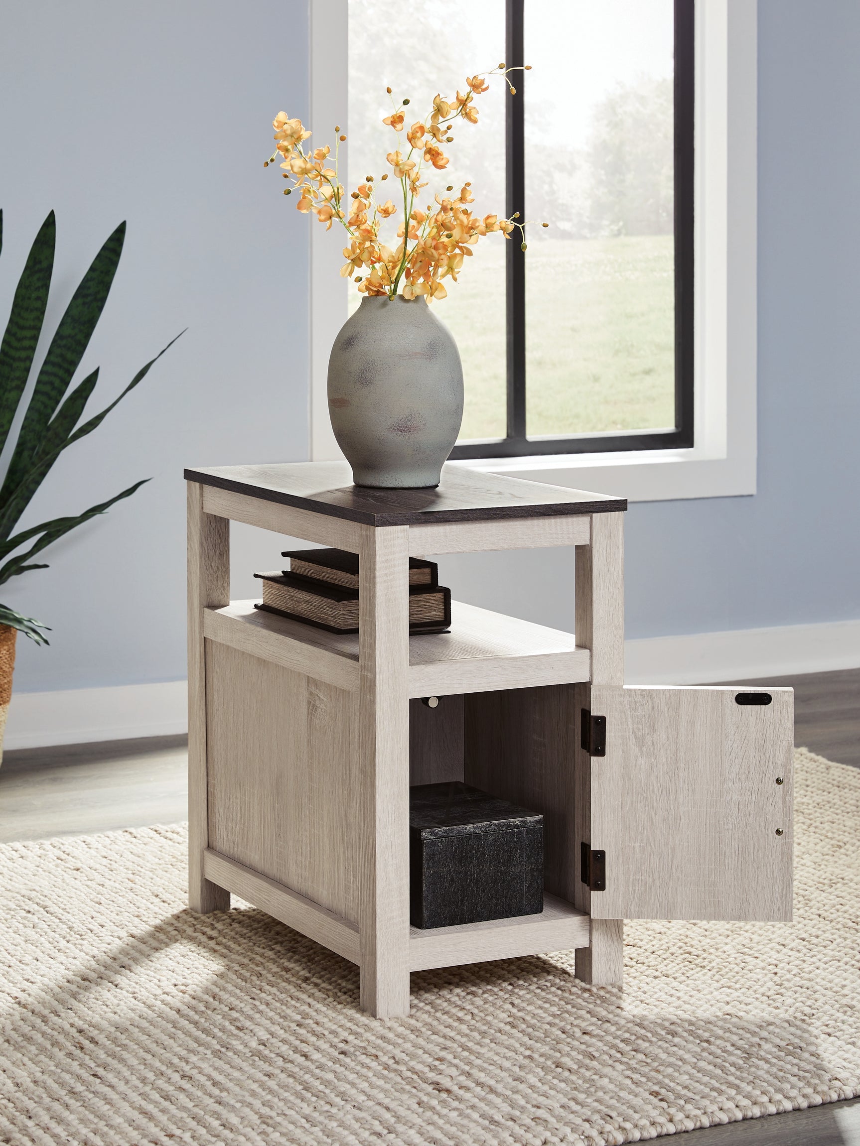Fendenmore Brown Gray/Antique White Chairside End Table