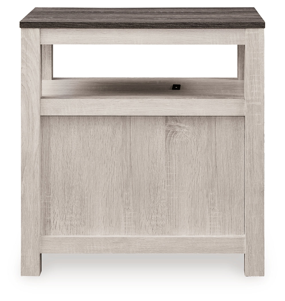 Fendenmore Brown Gray/Antique White Chairside End Table