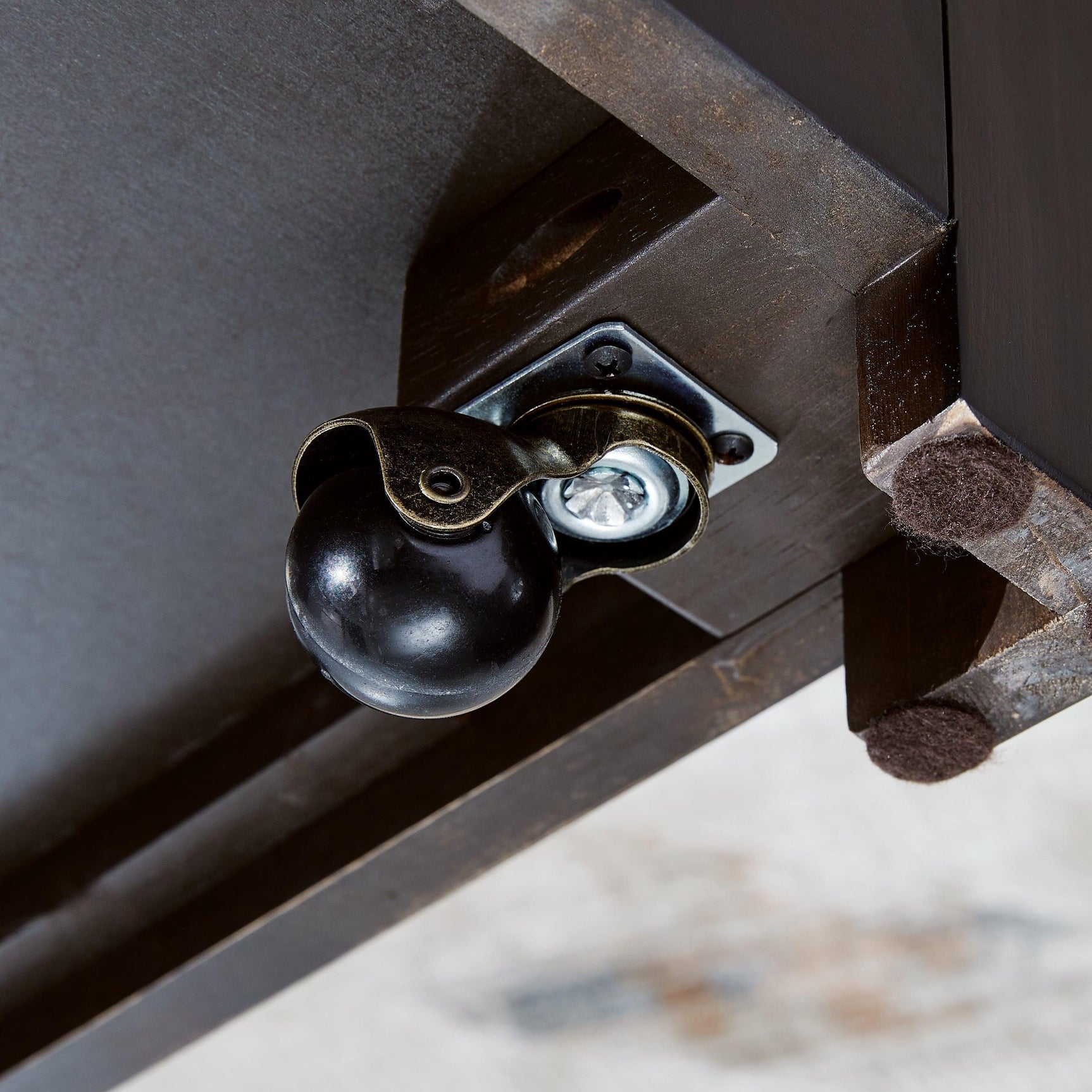 Drazmine Brown Lift-Top Coffee Table