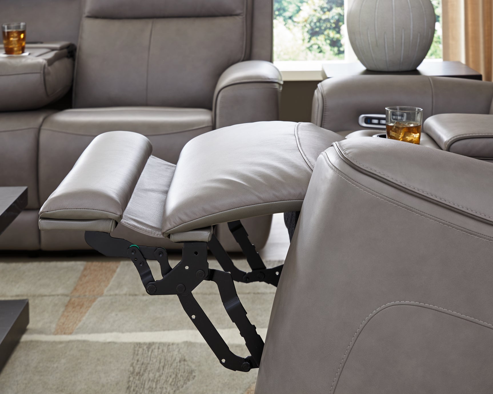 5Z-Comfort Coin Leather Power Reclining Loveseat with Console