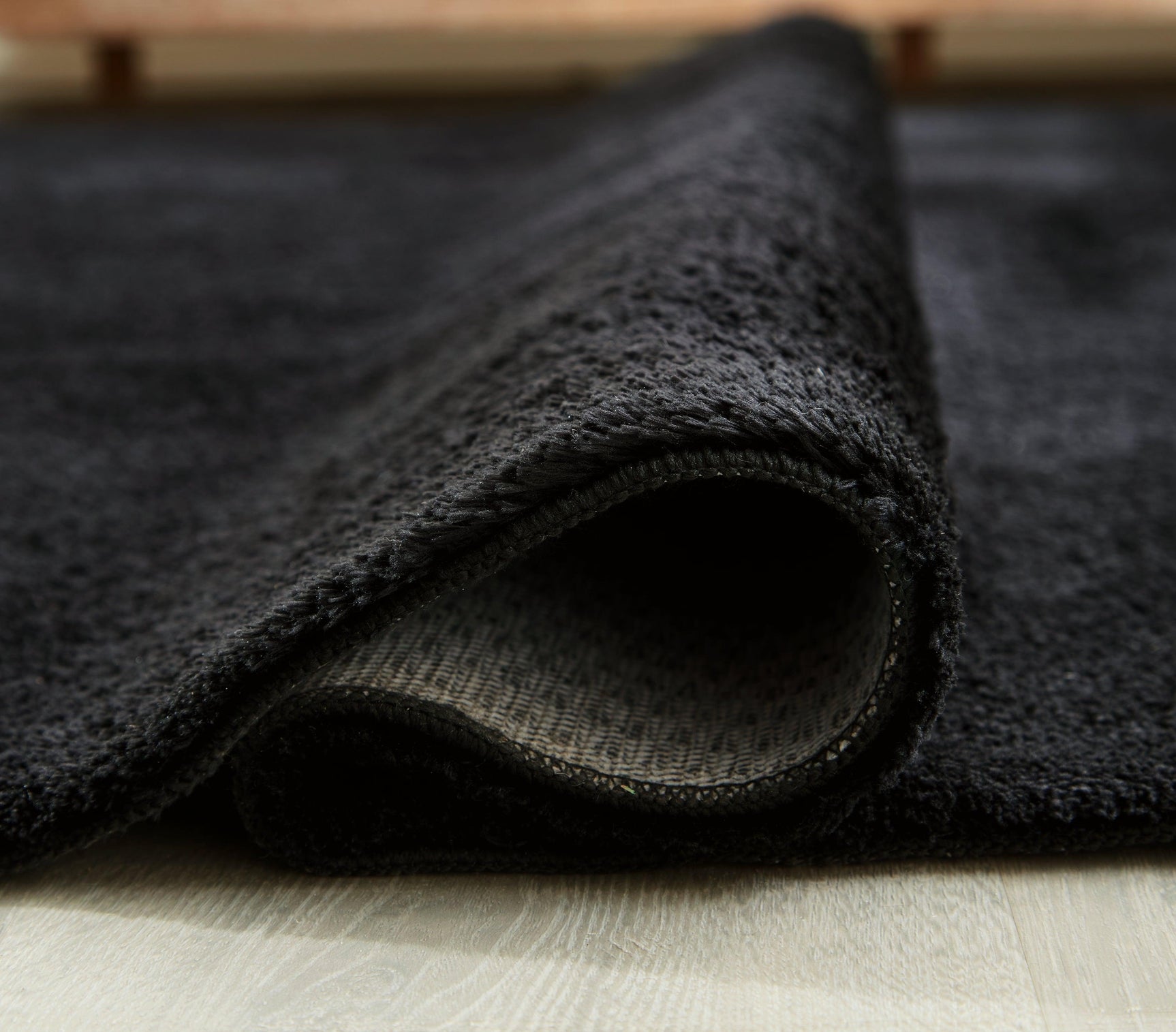 Anaben Black 5' X 7' Rug - Ella Furniture