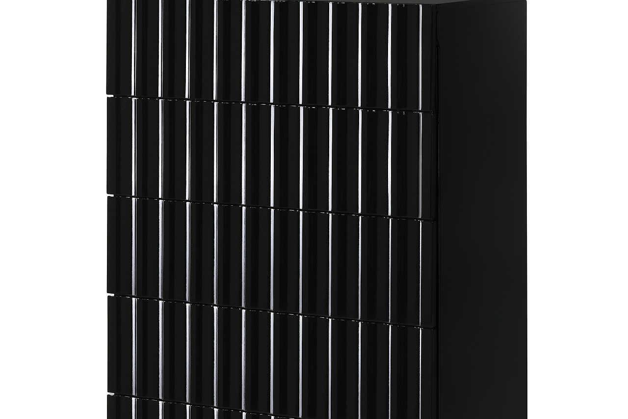 Lila Black Chest