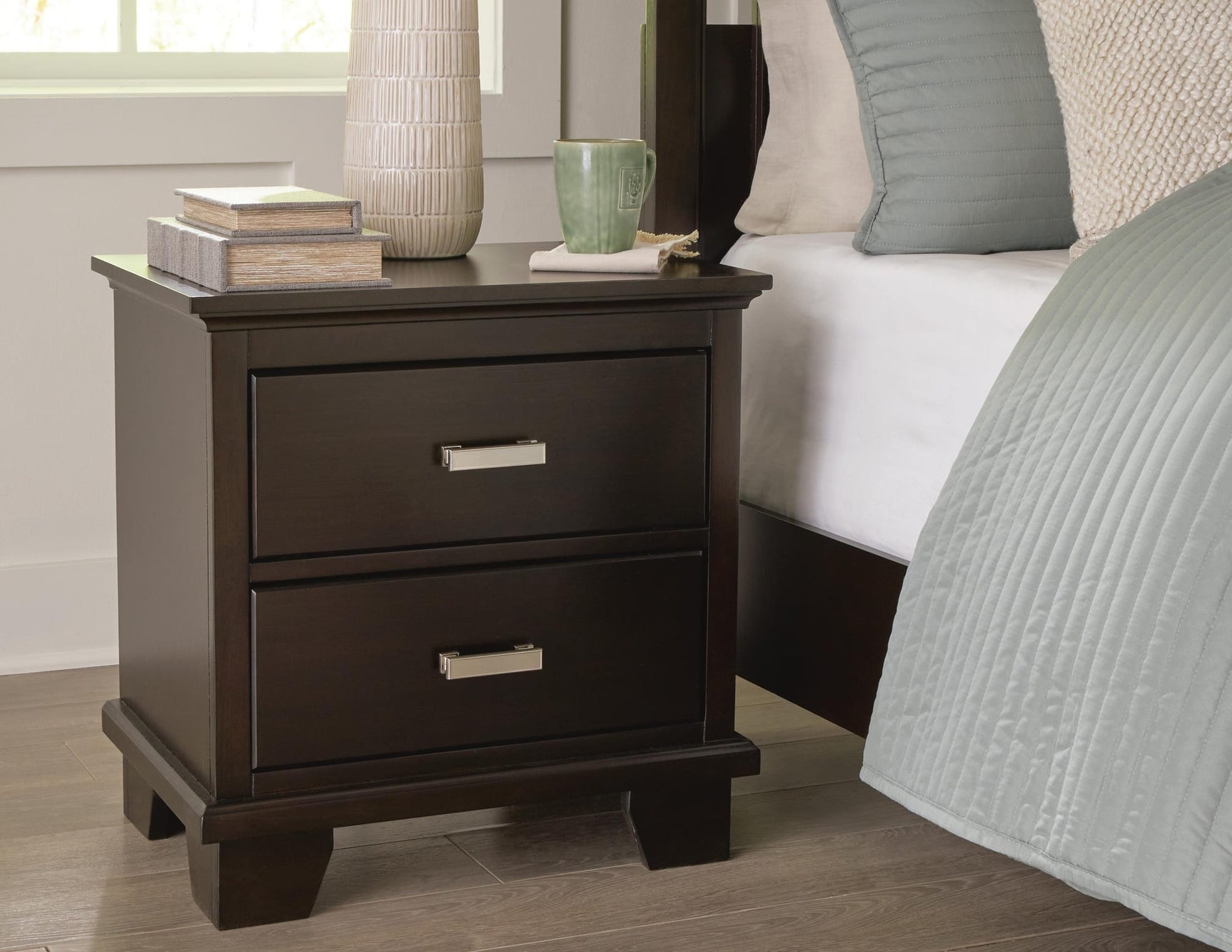 Covetown Dark Brown Panel Bedroom Set view 16