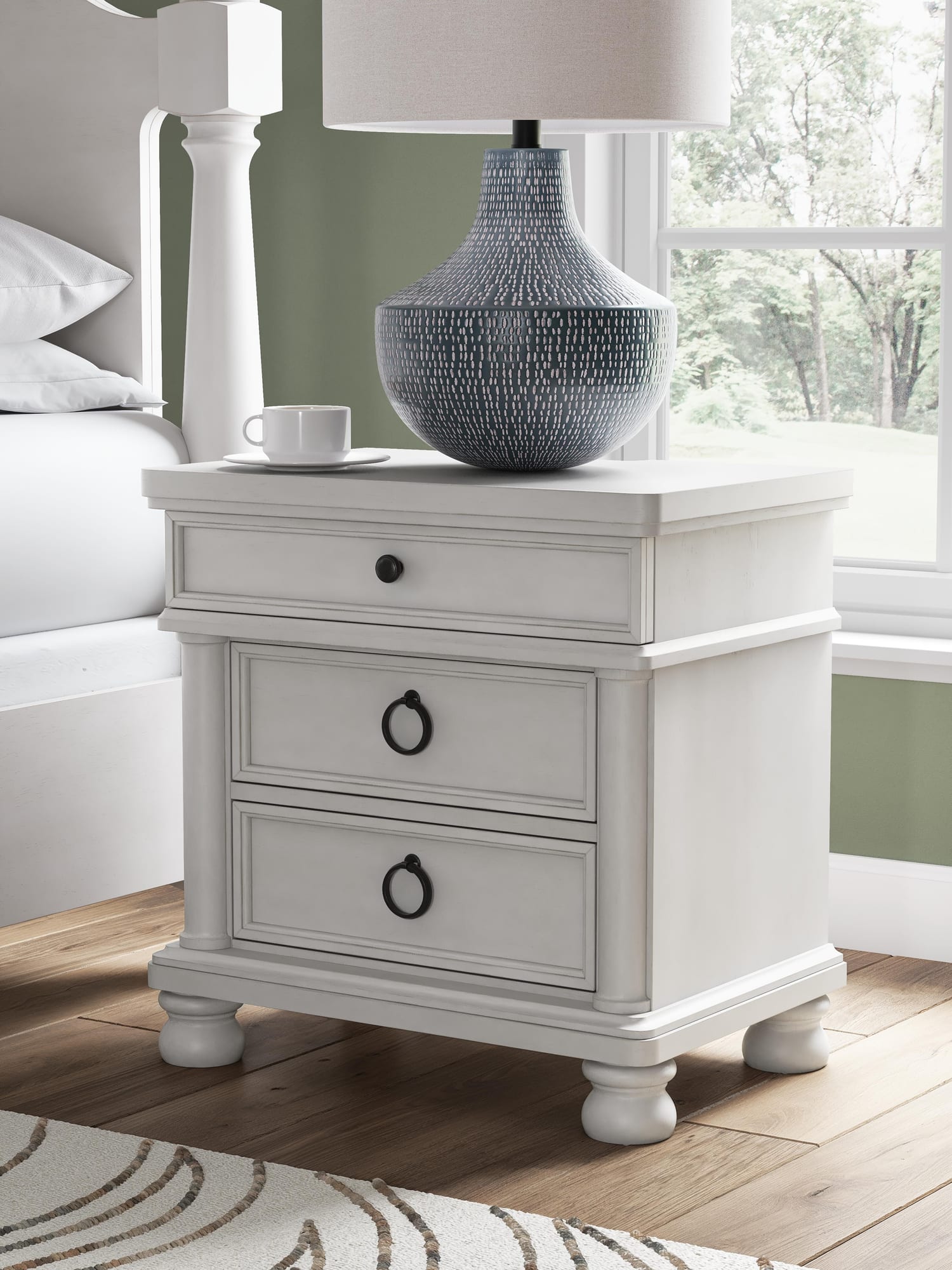 Rowlenstown Antique White Poster Bedroom Set view 25