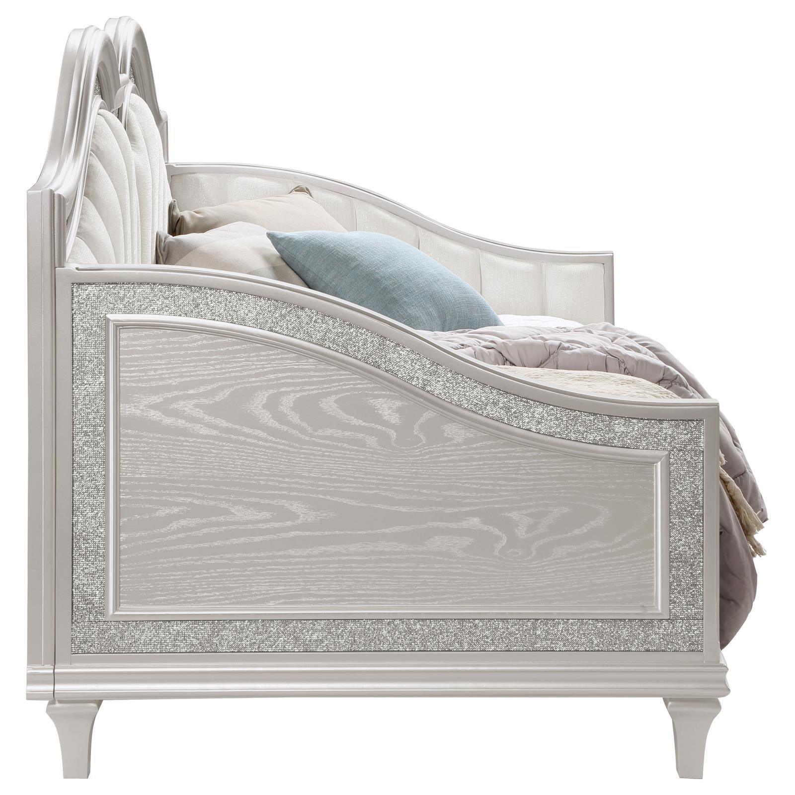 Evangeline Evangeline Upholstered Twin Daybed With Faux Diamond Trim Silver And Ivory 360121 - Ella Furniture