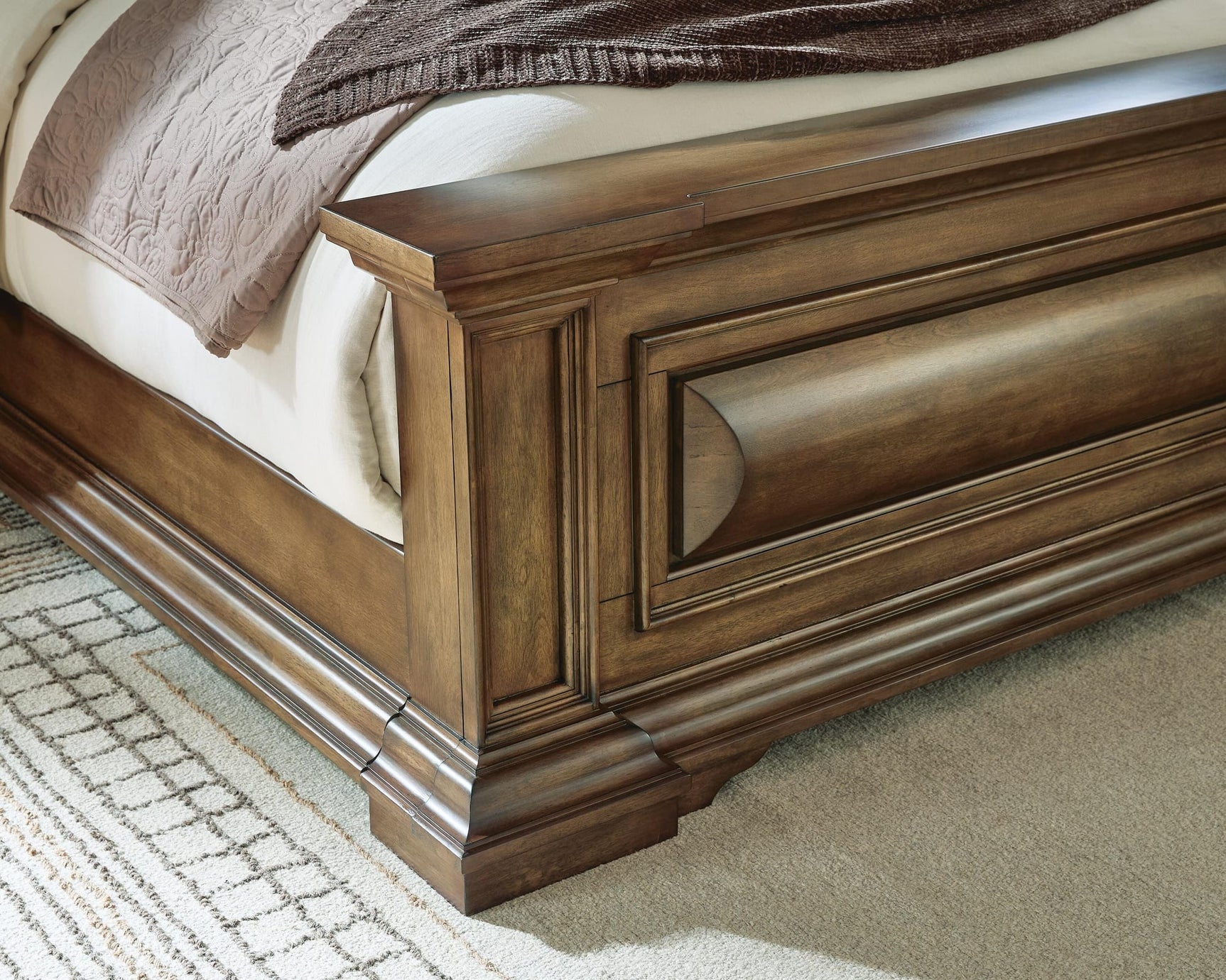 Frantanna Brown Queen Panel Bed detail view