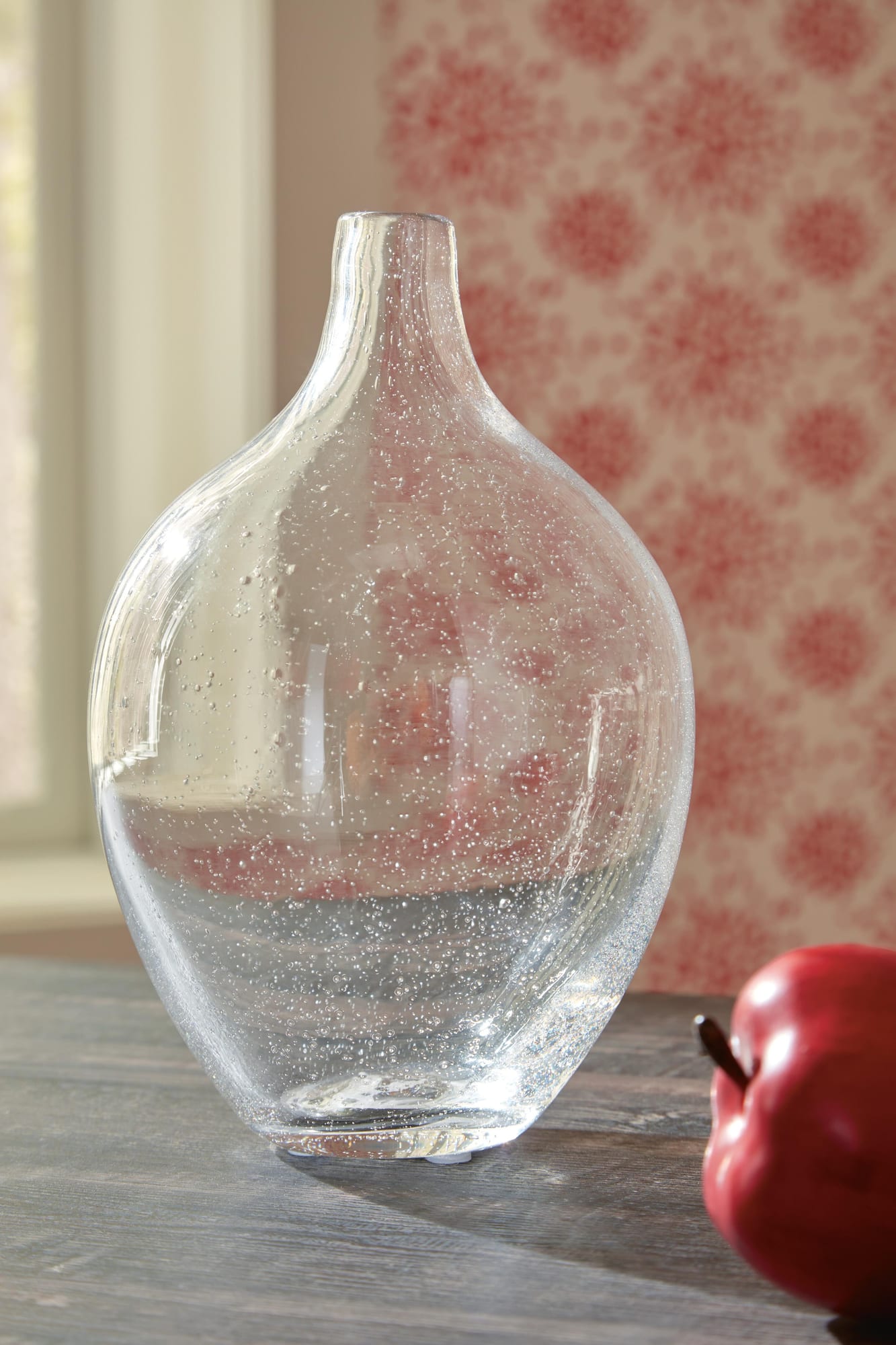 Kurthorne Clear Vase detail view