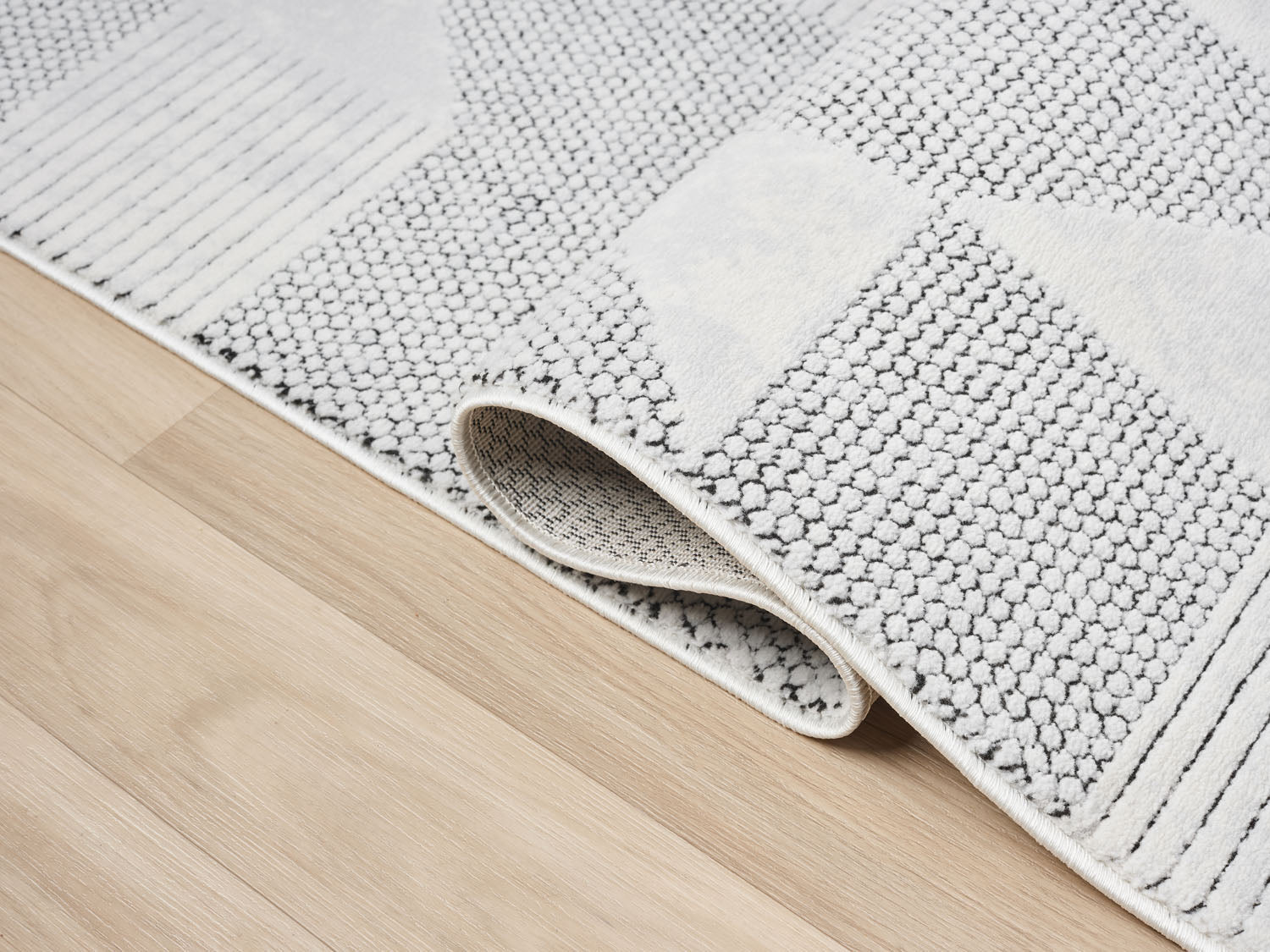 Rubix 896 Area Rug in Asteroid, 5x7 Feet view 2