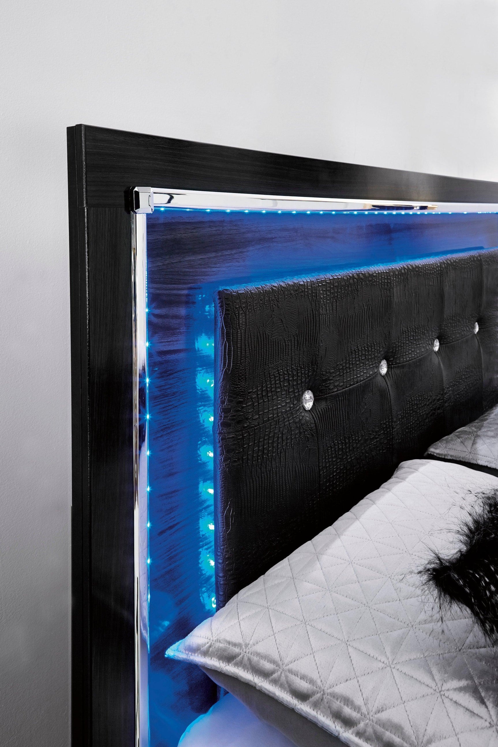 Kaydell Black Upholstered Storage Panel Bedroom Set