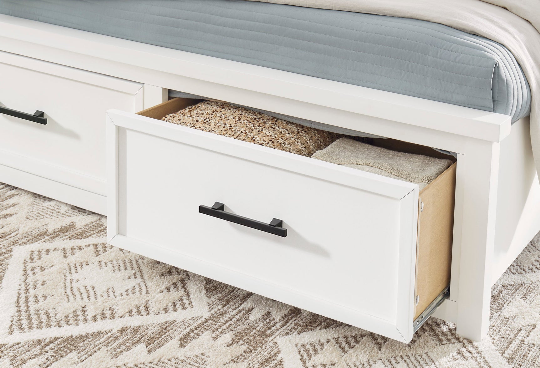 Ashbryn White Storage Platform Bedroom Set
