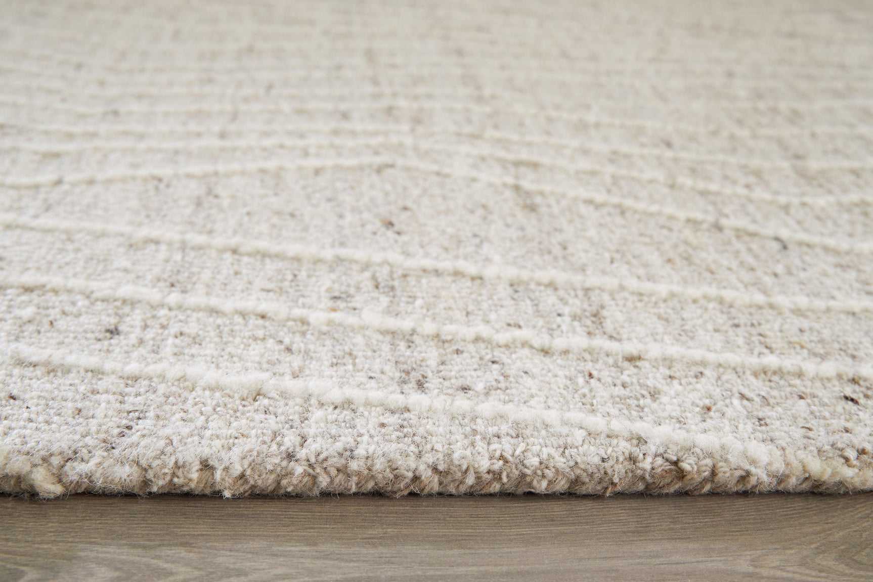 Varahill Gray/Ivory Large Rug - Ella Furniture