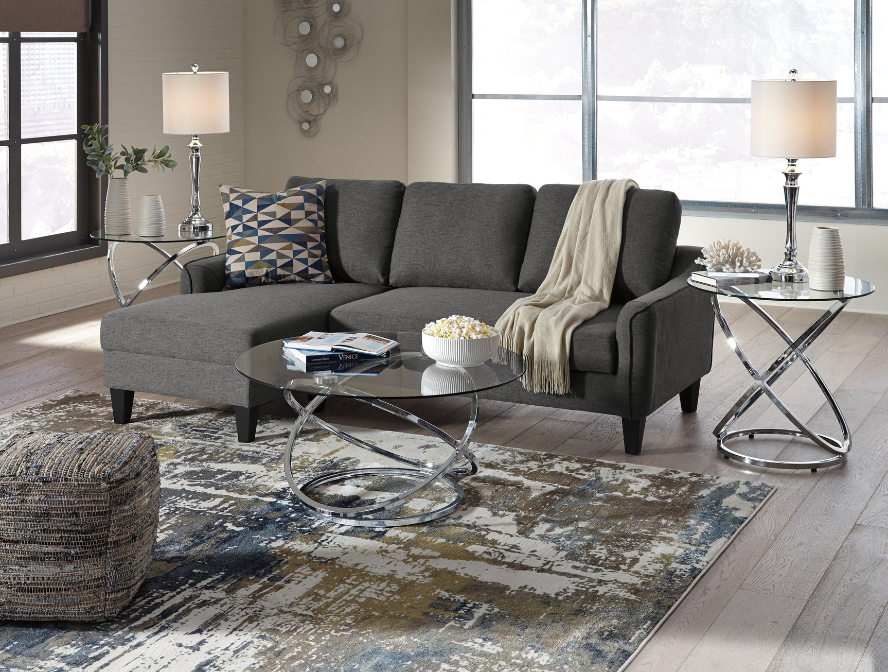 Hollynyx table integrated with contemporary cushions
