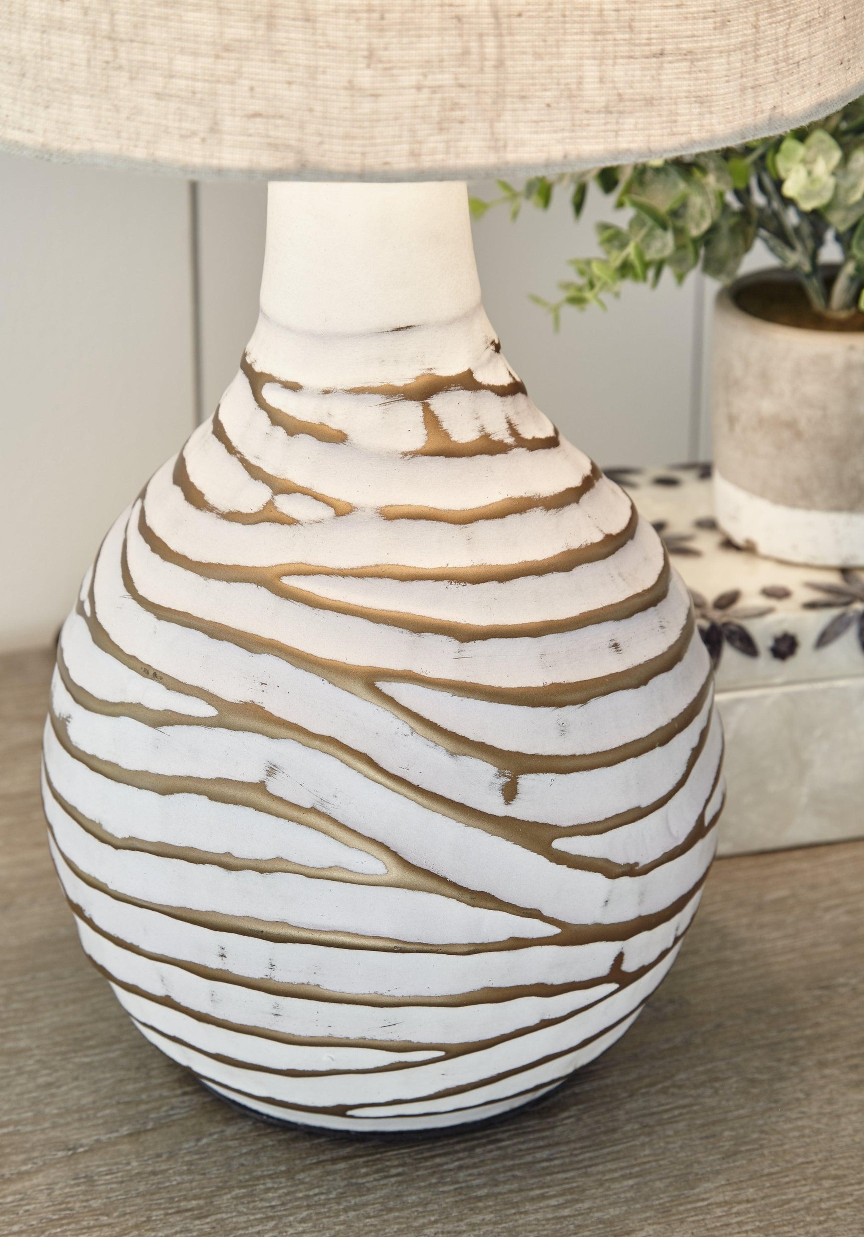 Aleela White/gold Finish Table Lamp - Ella Furniture