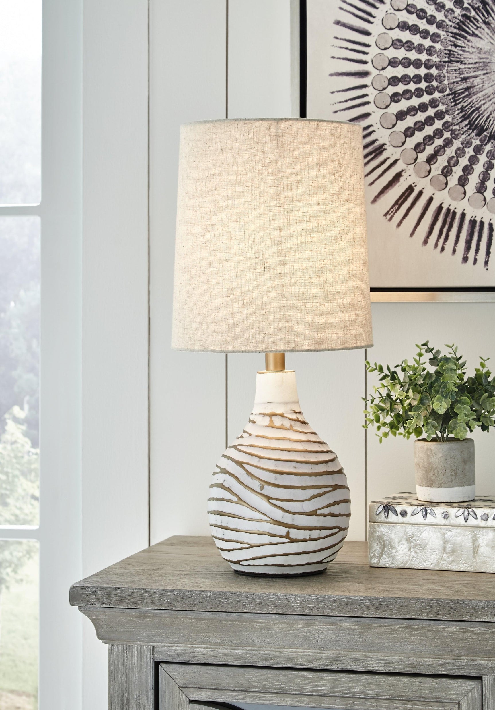 Aleela White/gold Finish Table Lamp - Ella Furniture