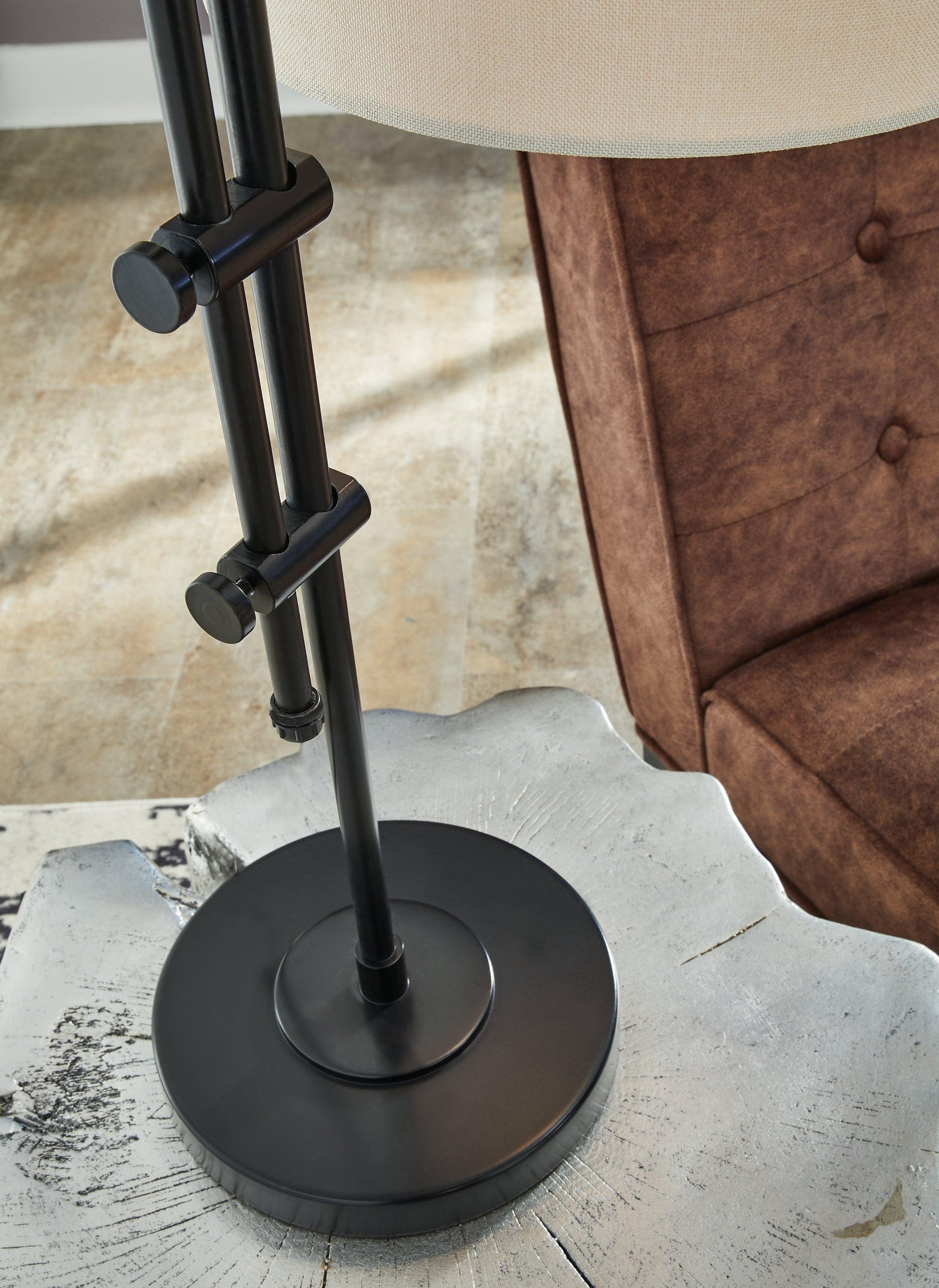 Baronvale Black Accent Lamp - Ella Furniture