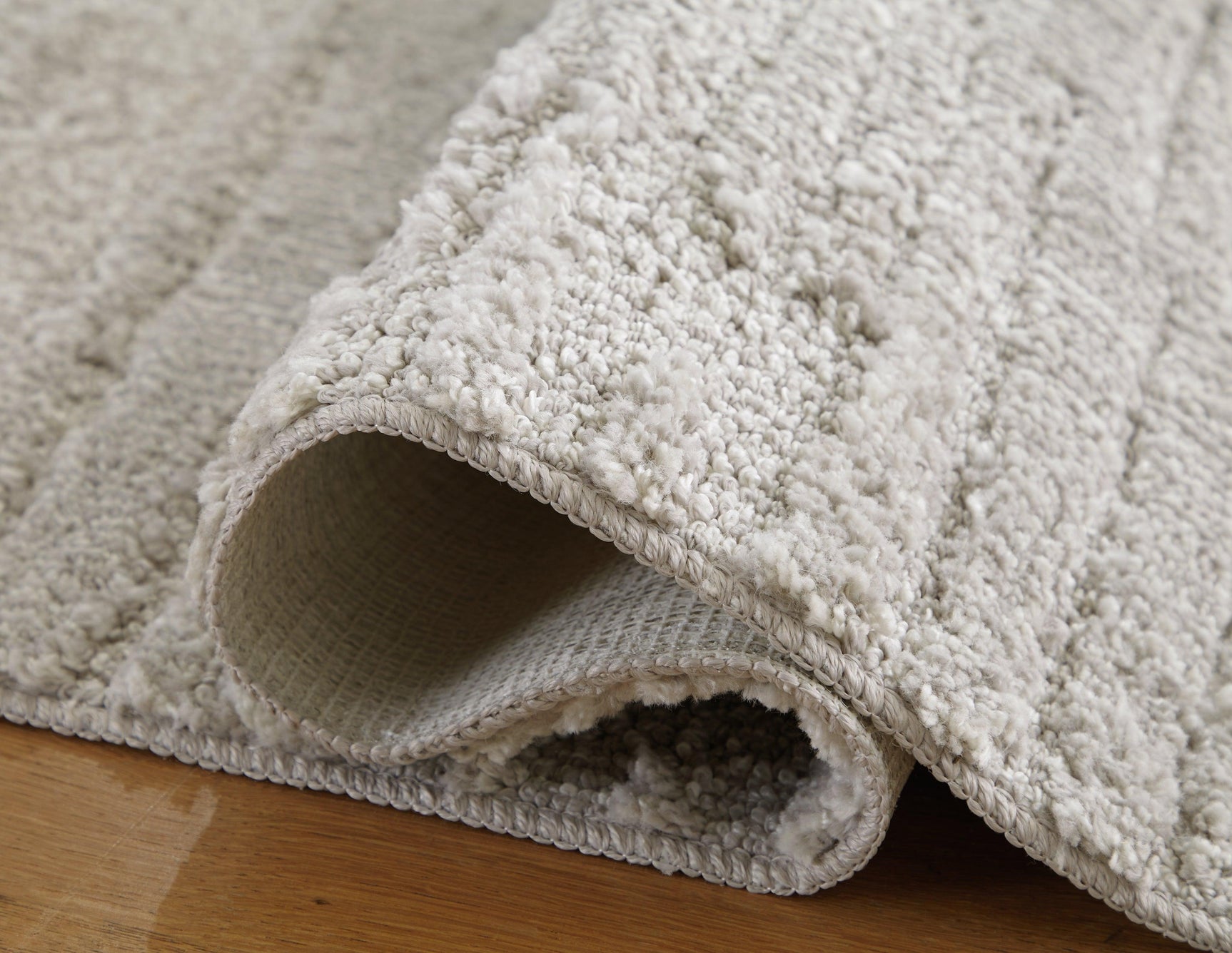 Ivygail Gray 5' X 7' Rug - Ella Furniture